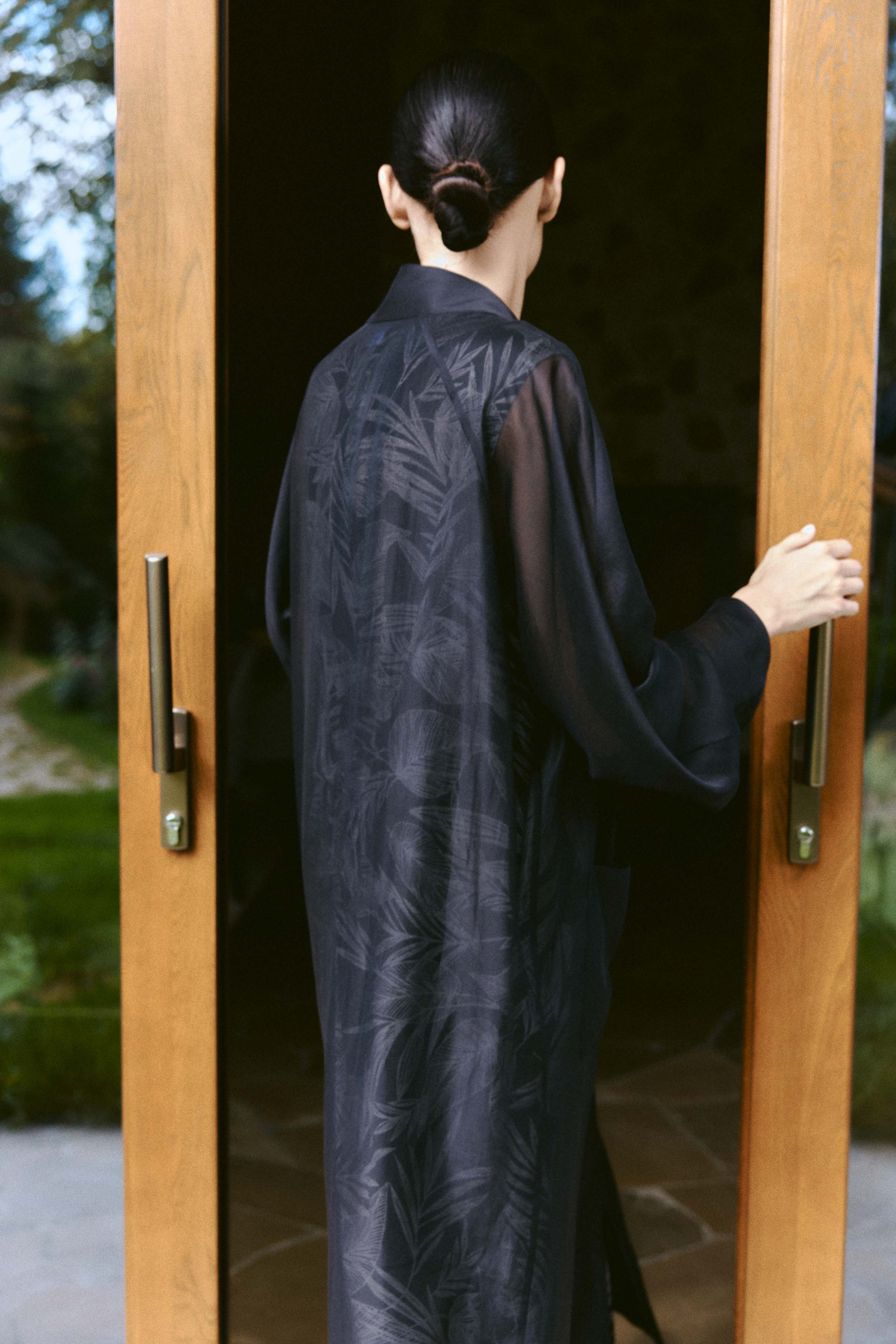 Плащ прозрачный, реглан 00 Черный (noir), 62 Хризолит (chrysolithe), 03 Кварц (quartz) от Lesel (Лесель)! Заказывайте по ✆ 8 (800) 777 02 37