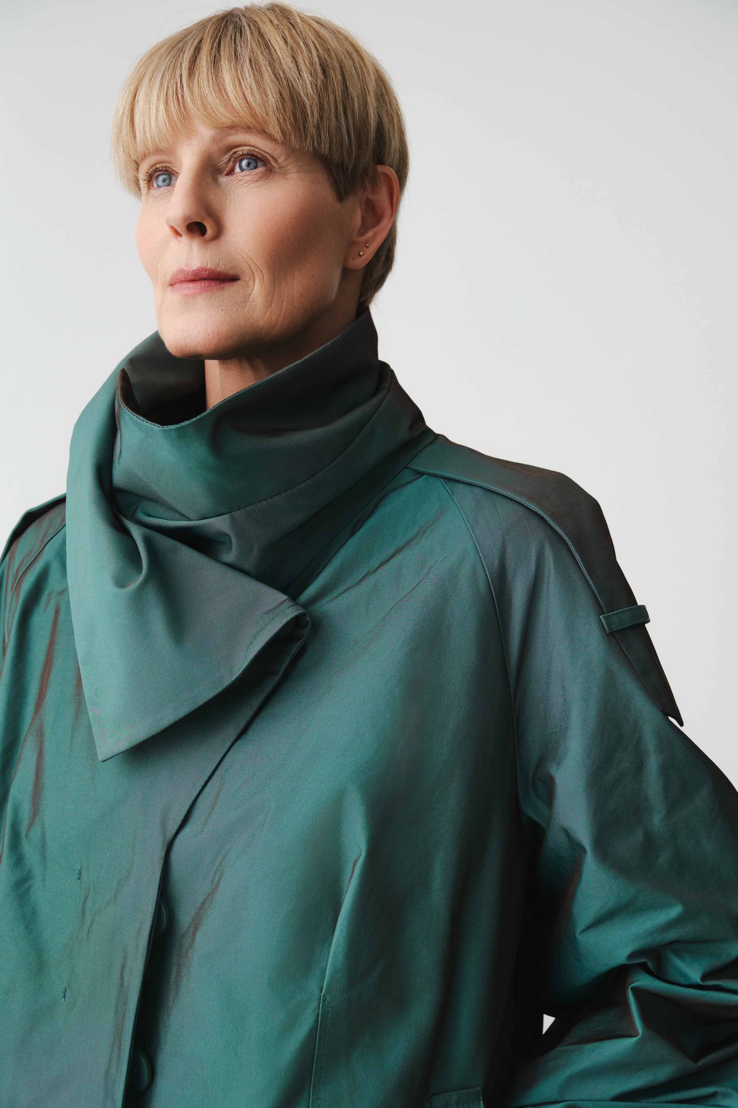 Плащ короткий