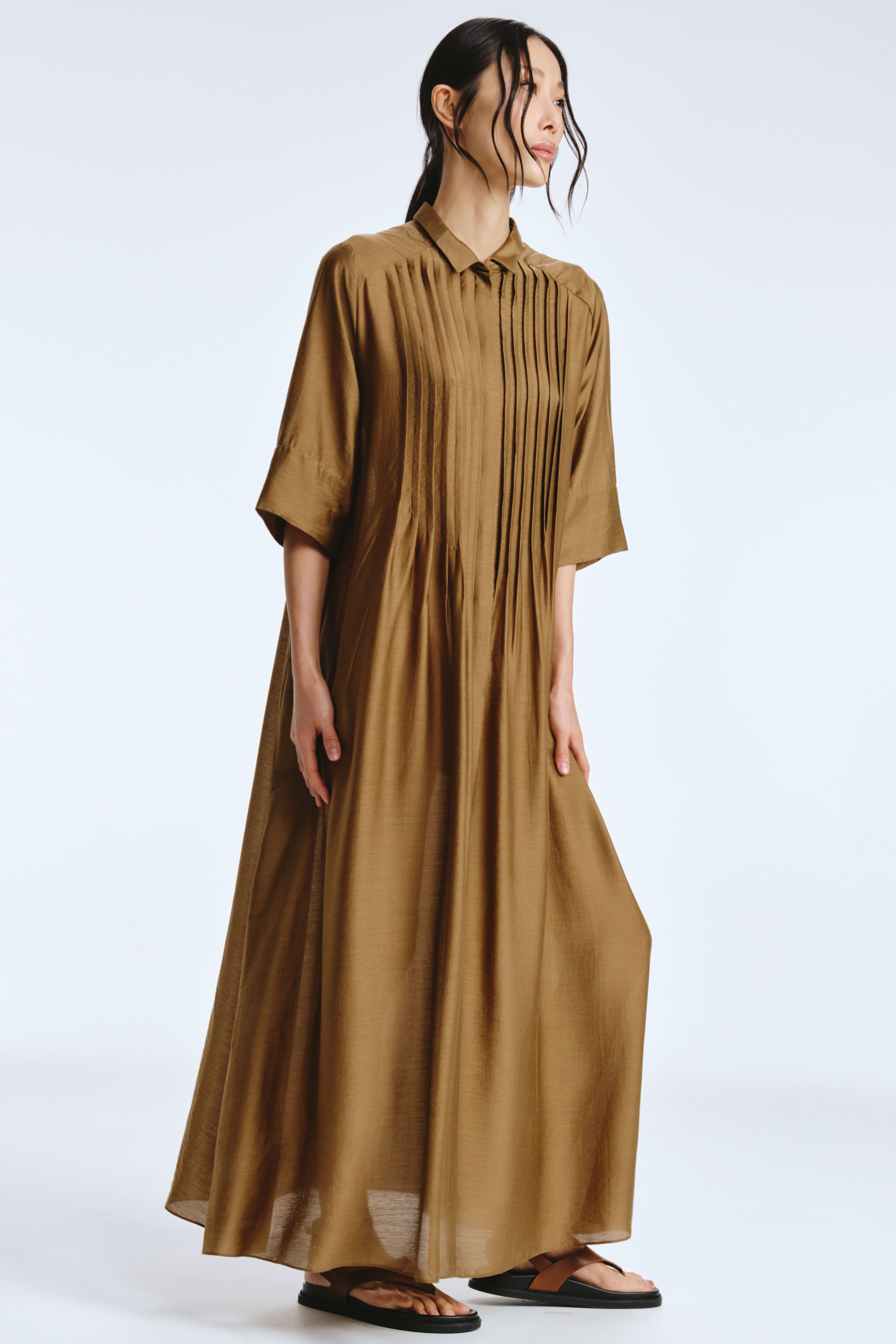 Платье рубашка с защипами 86 Бронза (bronze), 24 Кармин (carmine), 00 Черный (noir), 27 Вишня (cherry), 11 Антрацит (anthracite), 78 Полутень (penombre) от Lesel (Лесель)! Заказывайте по ✆ 8 (800) 777 02 37