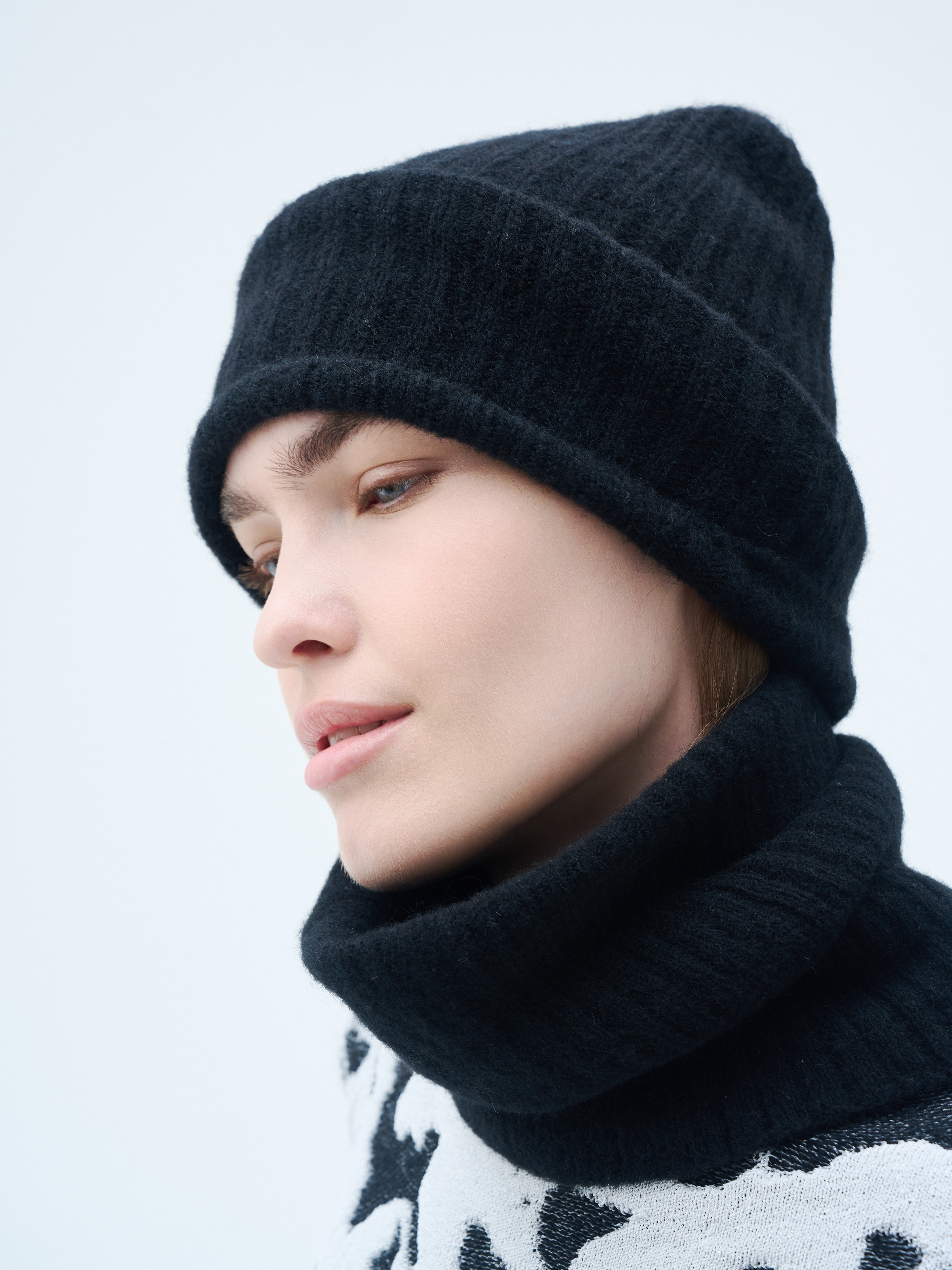 Снуд Резинка 00 Черный (noir), 15 Серый меланж (melange gris), 09 Беж-меланж (melange beige), 34 Голубой лед (glace bleue), 62 Хризолит (chrysolithe) от Lesel (Лесель)! Заказывайте по ✆ 8 (800) 777 02 37