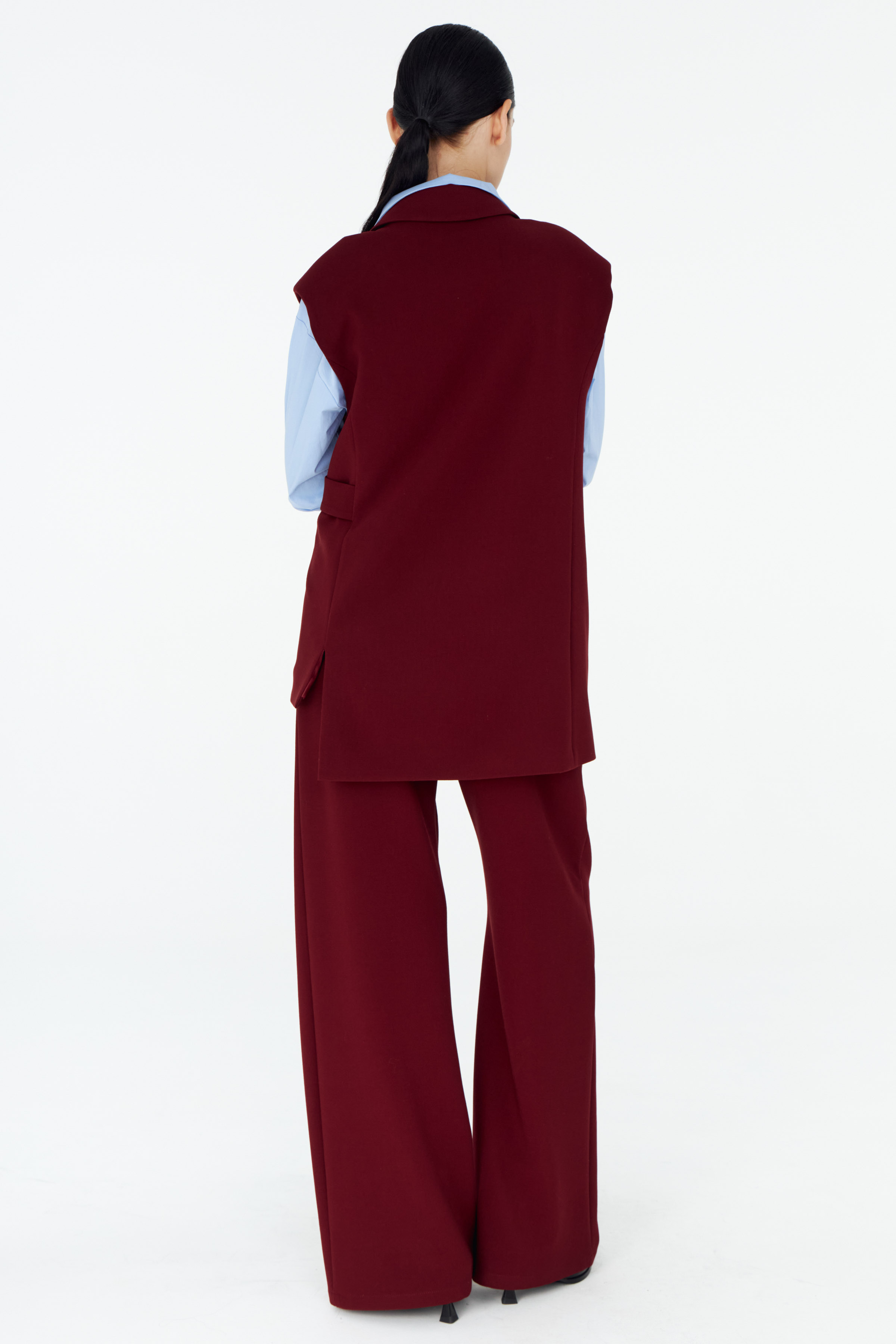 Жилет асимметрия, гладкий, с подкладом 27 Бордо (burdeaux) от Lesel (Лесель)! Заказывайте по ✆ 8 (800) 777 02 37