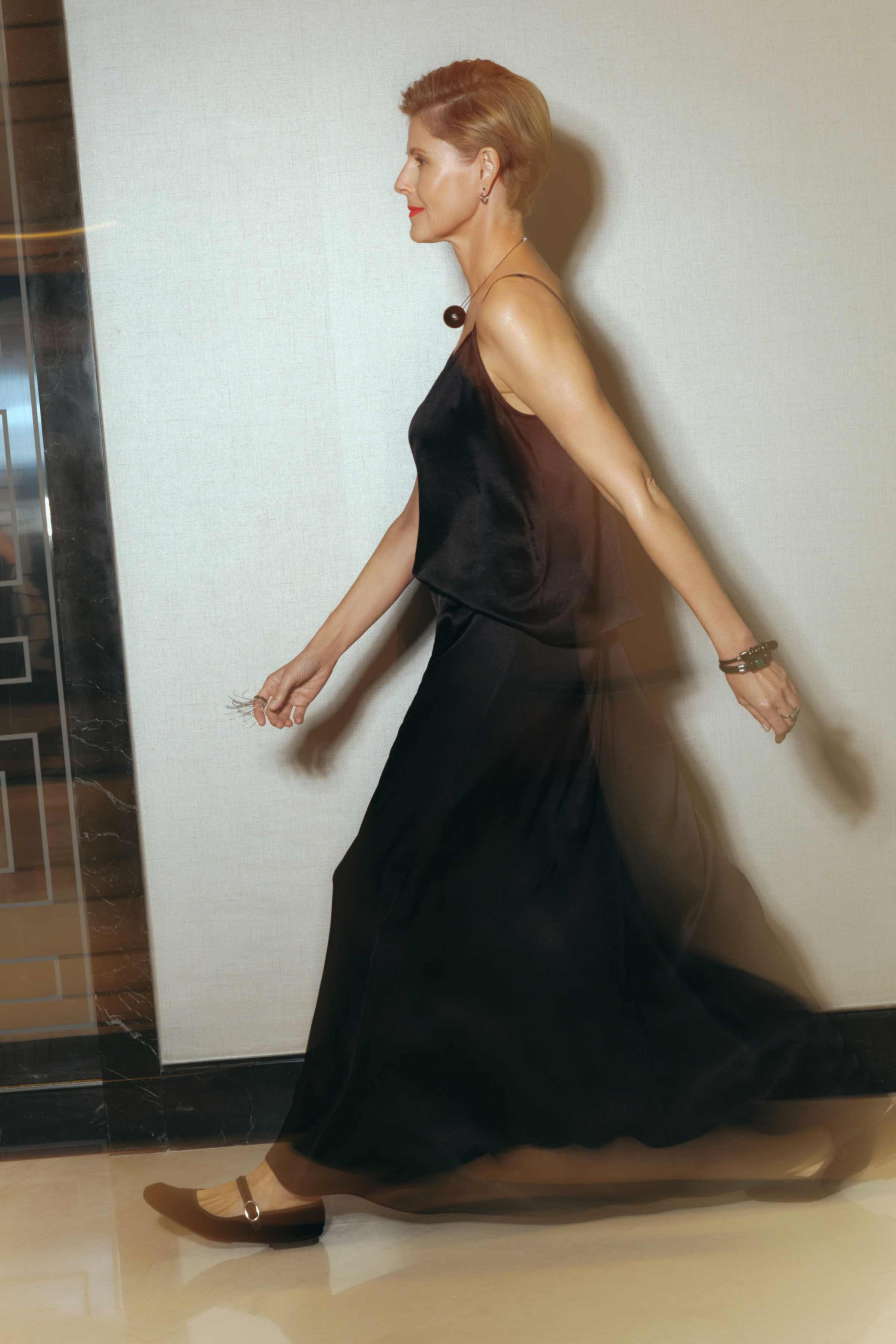 Блуза топ на бретелях, атласный  от Lesel (Лесель)! Заказывайте по ✆ 8 (800) 777 02 37