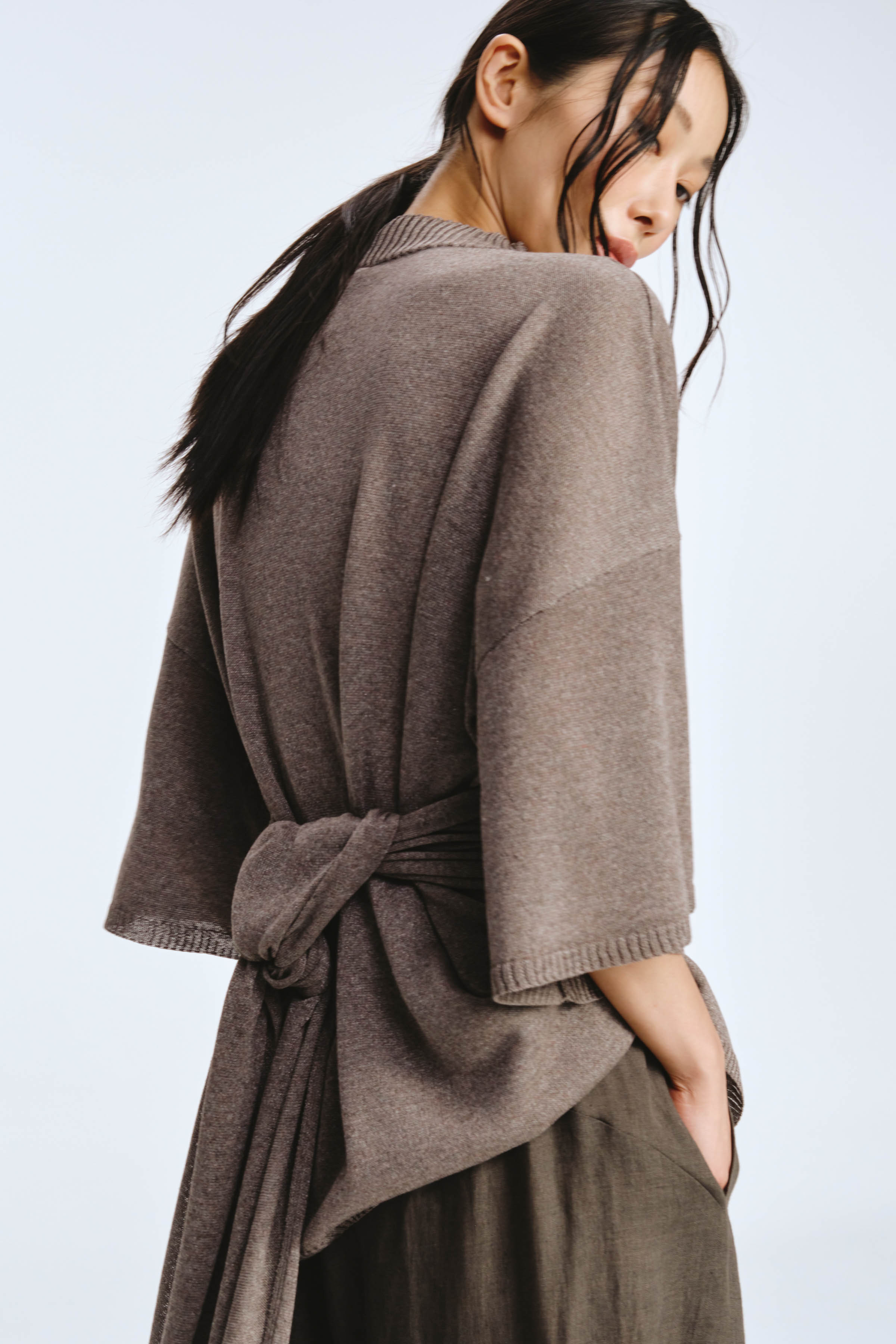 Джемпер с широким рукавом и поясом