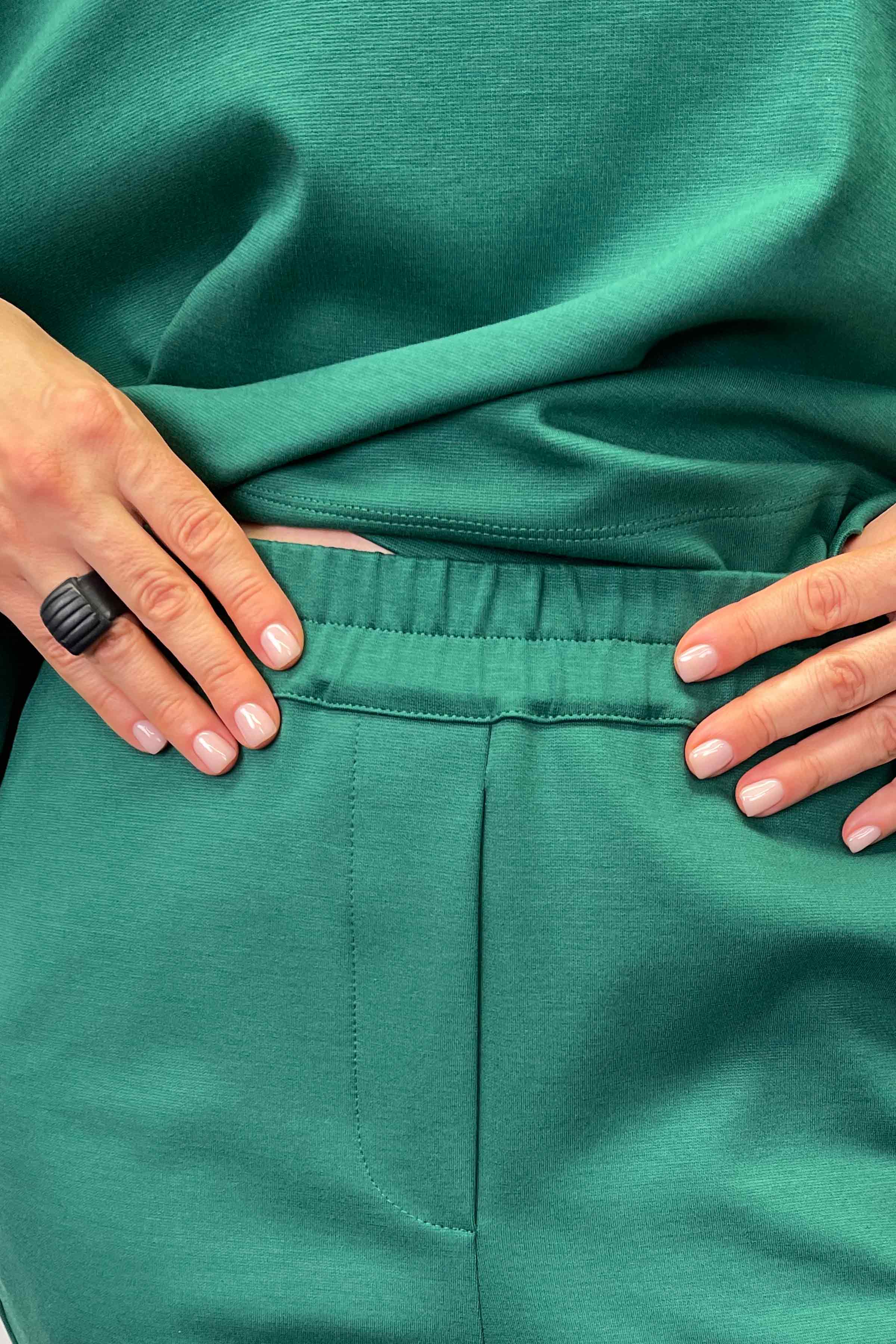 Брюки узкие бананы, джерси  от Lesel (Лесель)! Заказывайте по ✆ 8 (800) 777 02 37