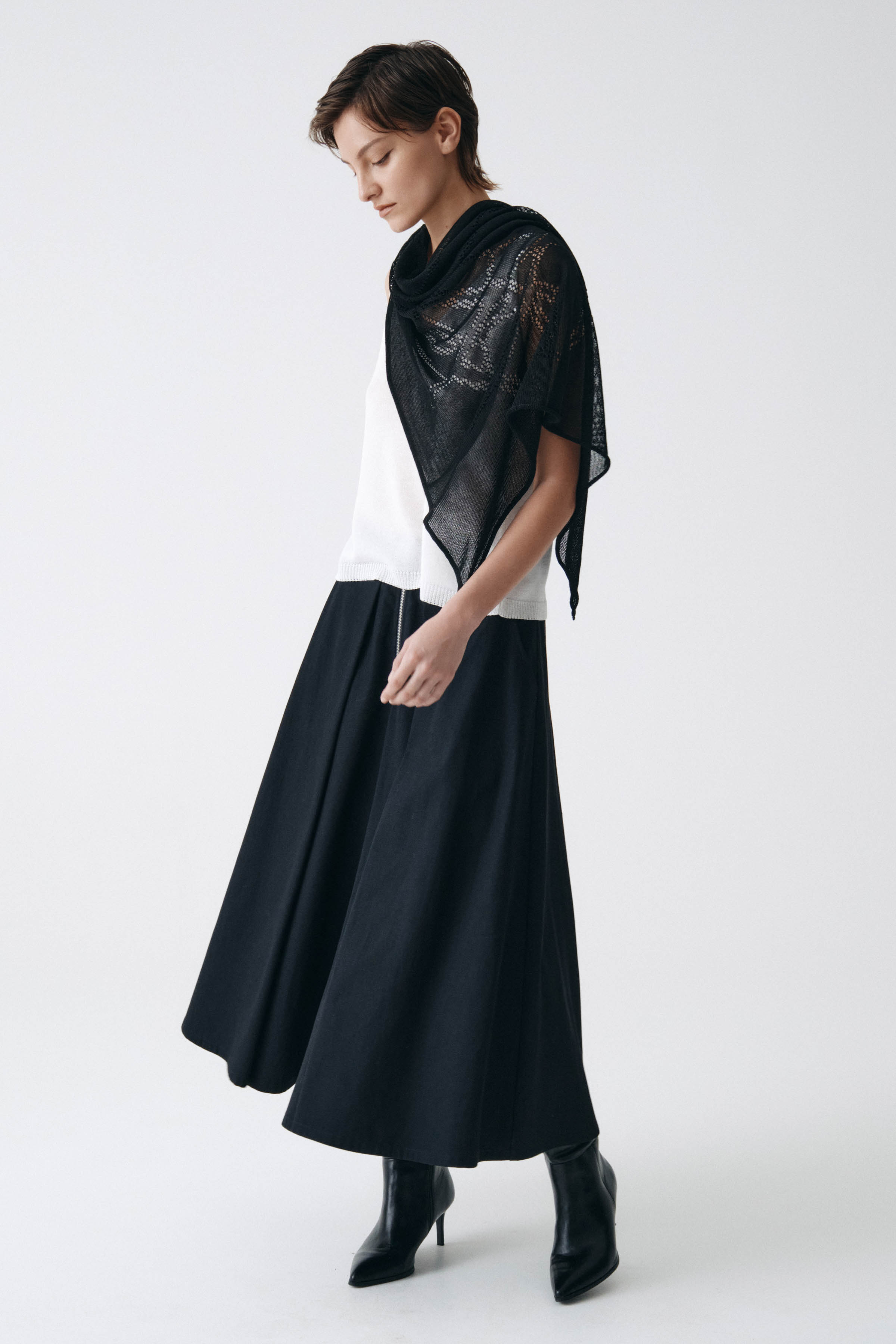 Платок Графика  от Lesel (Лесель)! Заказывайте по ✆ 8 (800) 777 02 37