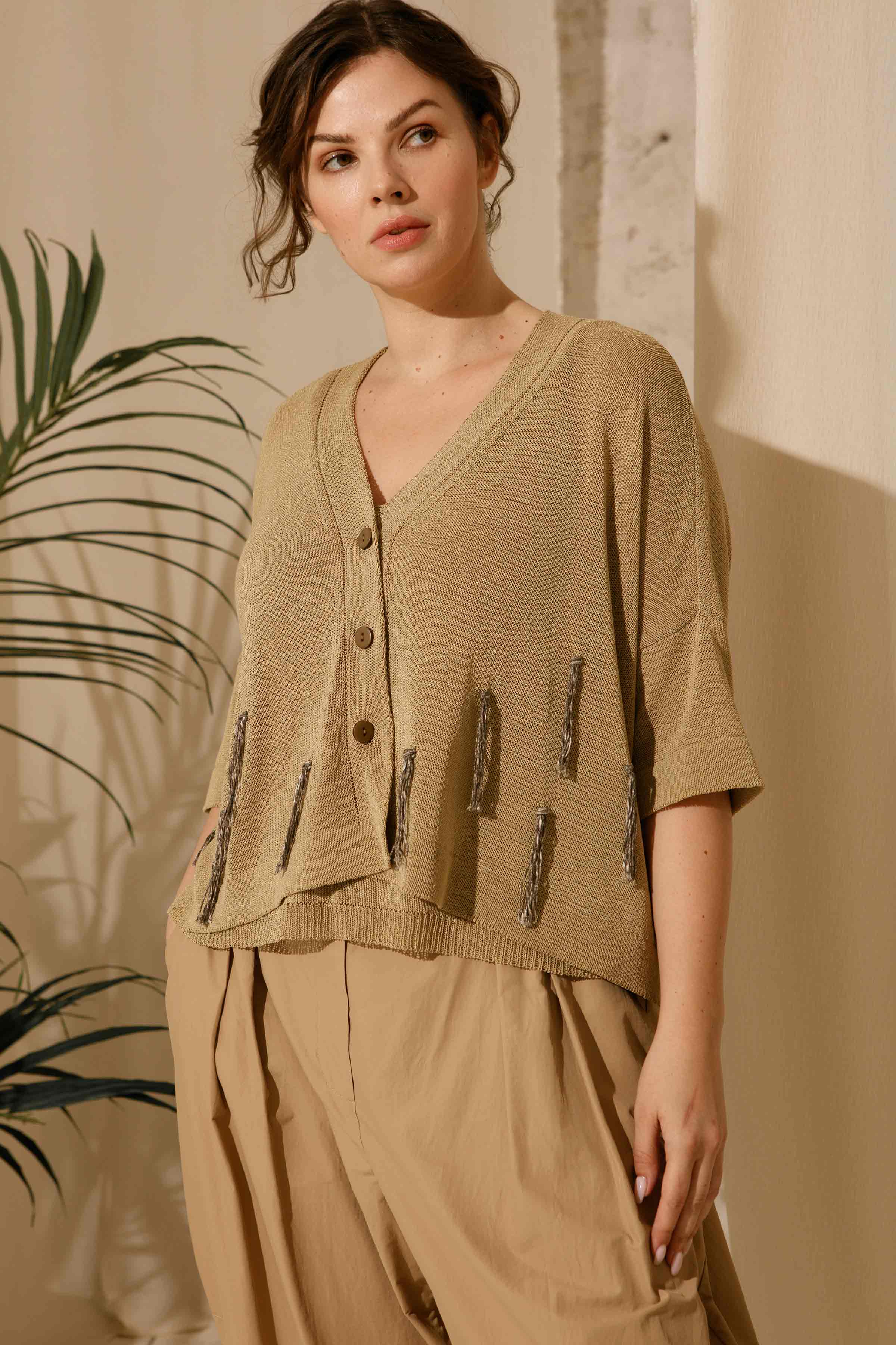 Кардиган  с декором короткий  04 Бежевый (beige) от Lesel (Лесель)! Заказывайте по ✆ 8 (800) 777 02 37