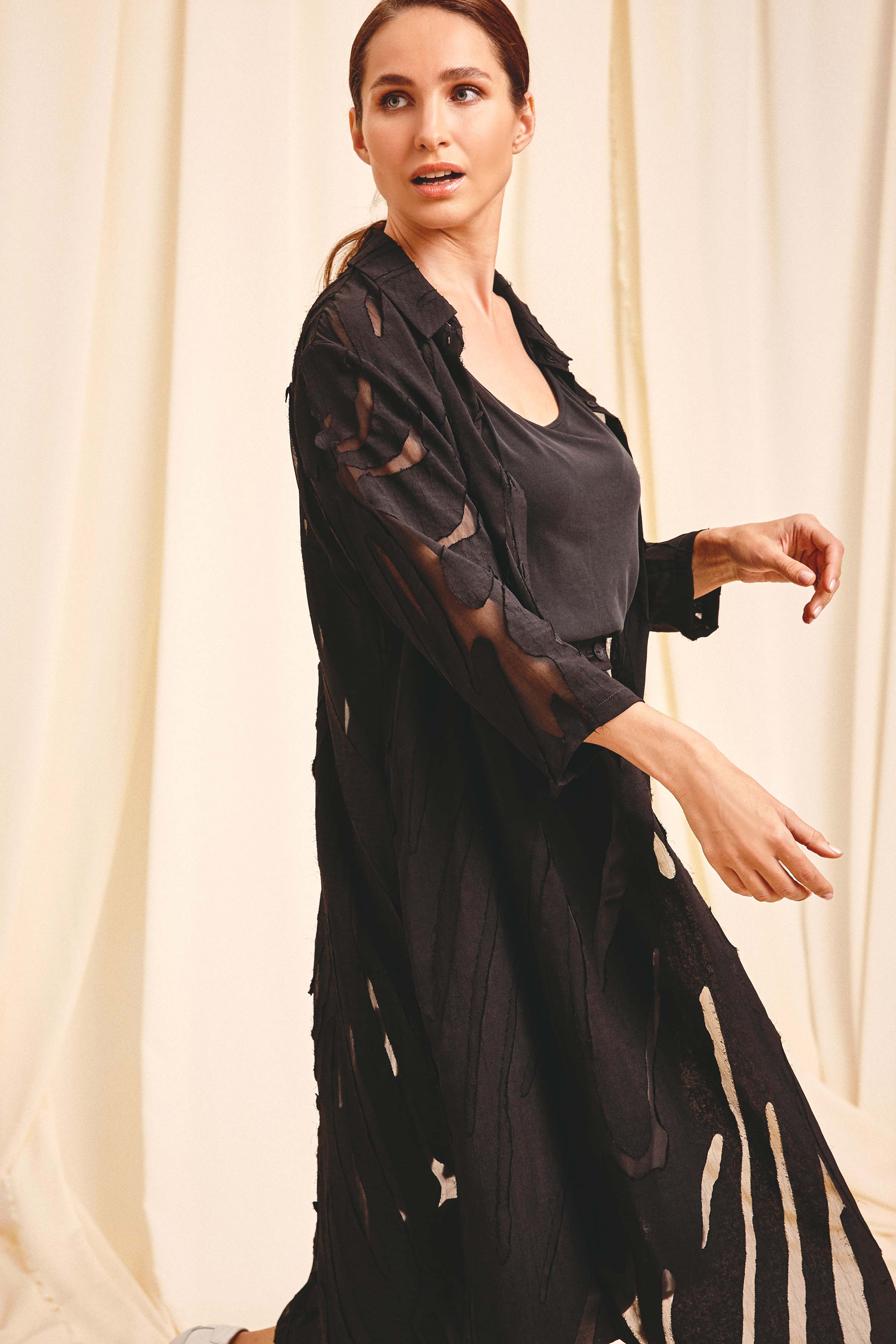 Блуза Джунгли, рубашка удлинённая 00 Черный (noir) от Lesel (Лесель)! Заказывайте по ✆ 8 (800) 777 02 37