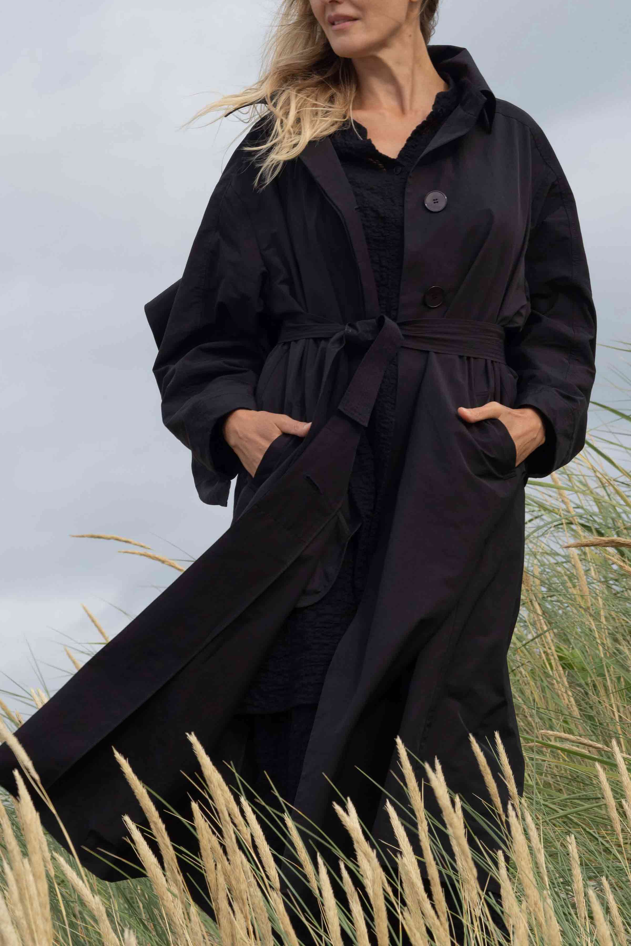 Тренч прямой Крылатый 00 Черный (noir) от Lesel (Лесель)! Заказывайте по ✆ 8 (800) 777 02 37