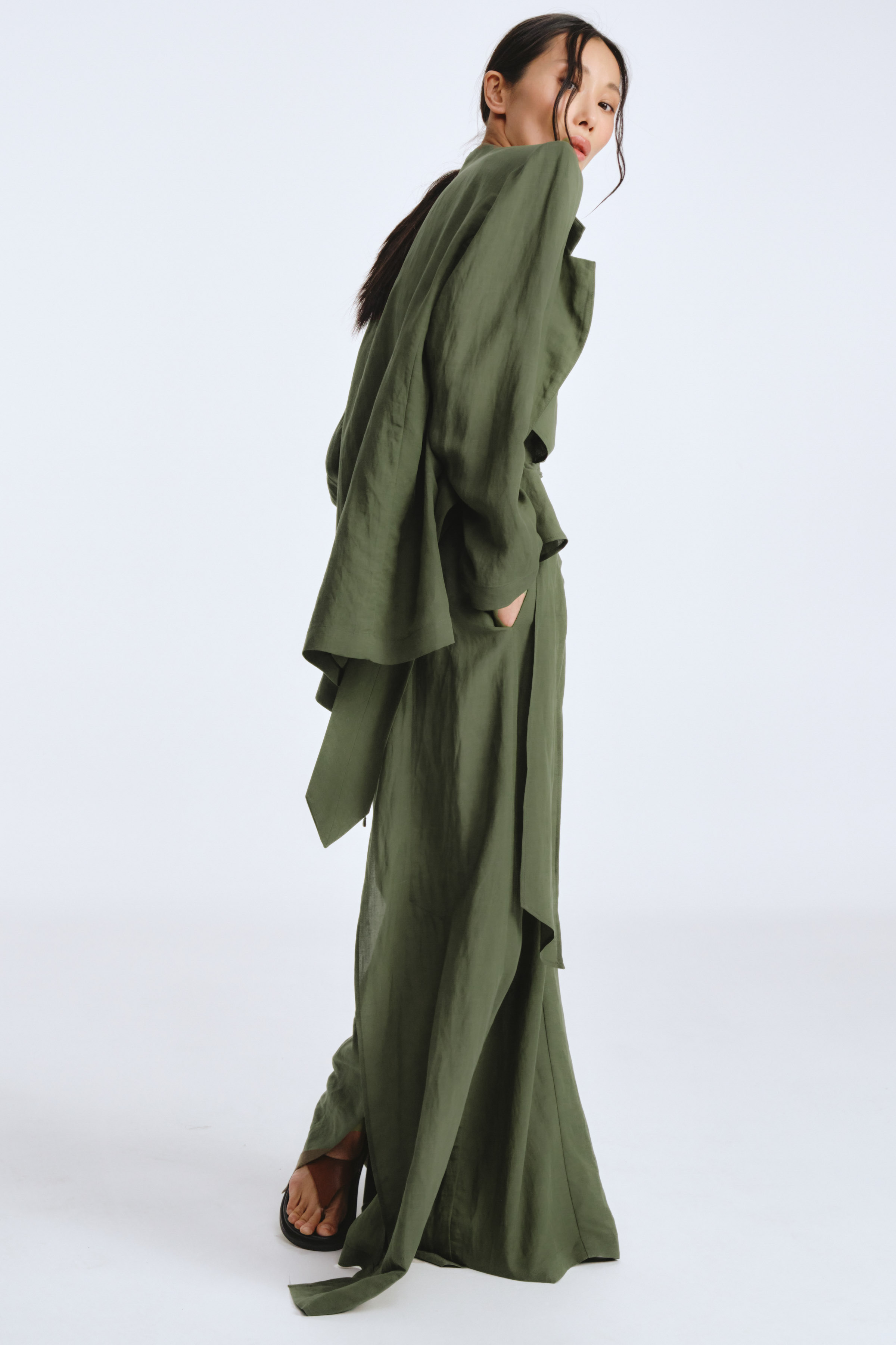 Жакет прямой, с хлястиком, тонкий лен 60 Лесная чаща (foret dense) от Lesel (Лесель)! Заказывайте по ✆ 8 (800) 777 02 37