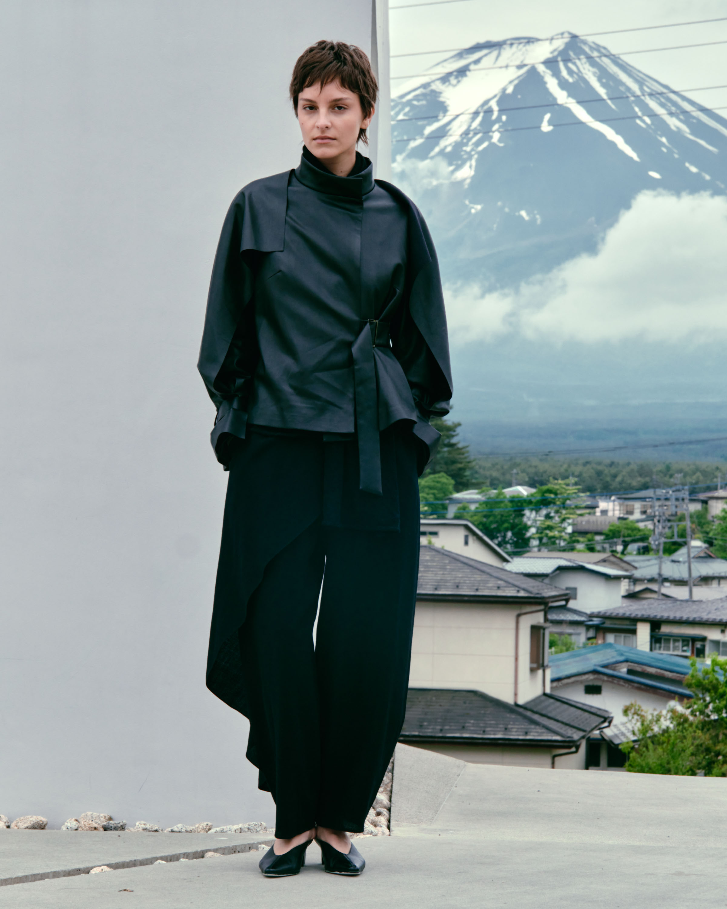 Тренч с пелеринами, короткий, кожа 00 Черный (noir) от Lesel (Лесель)! Заказывайте по ✆ 8 (800) 777 02 37