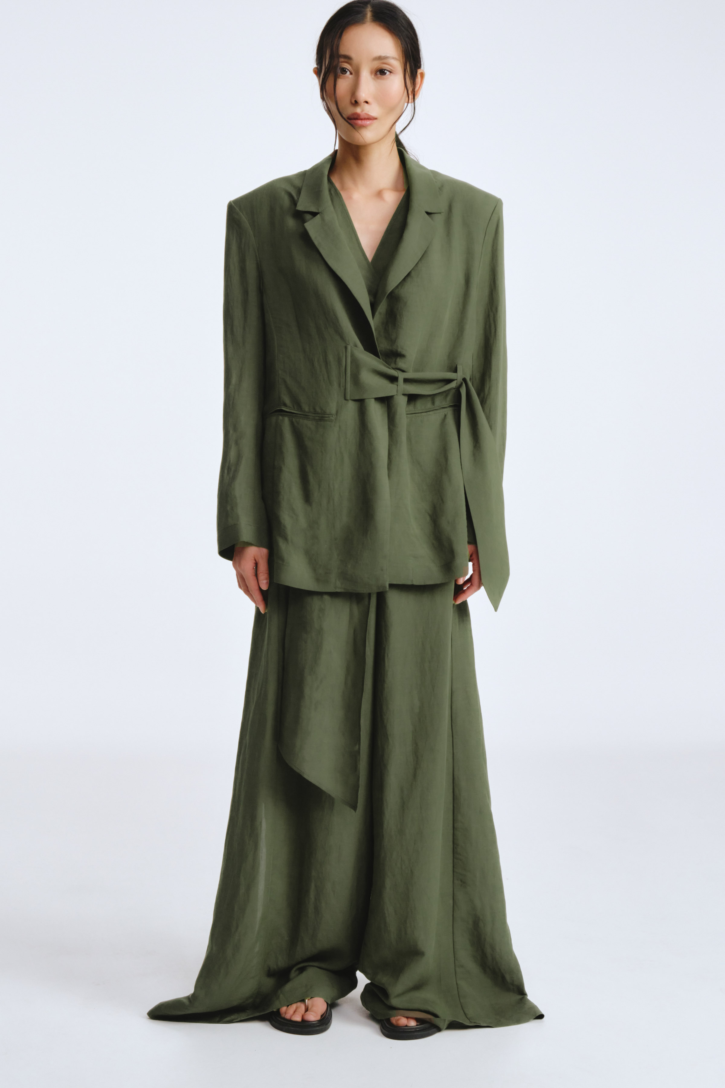 Жакет прямой, с хлястиком, тонкий лен 60 Лесная чаща (foret dense) от Lesel (Лесель)! Заказывайте по ✆ 8 (800) 777 02 37