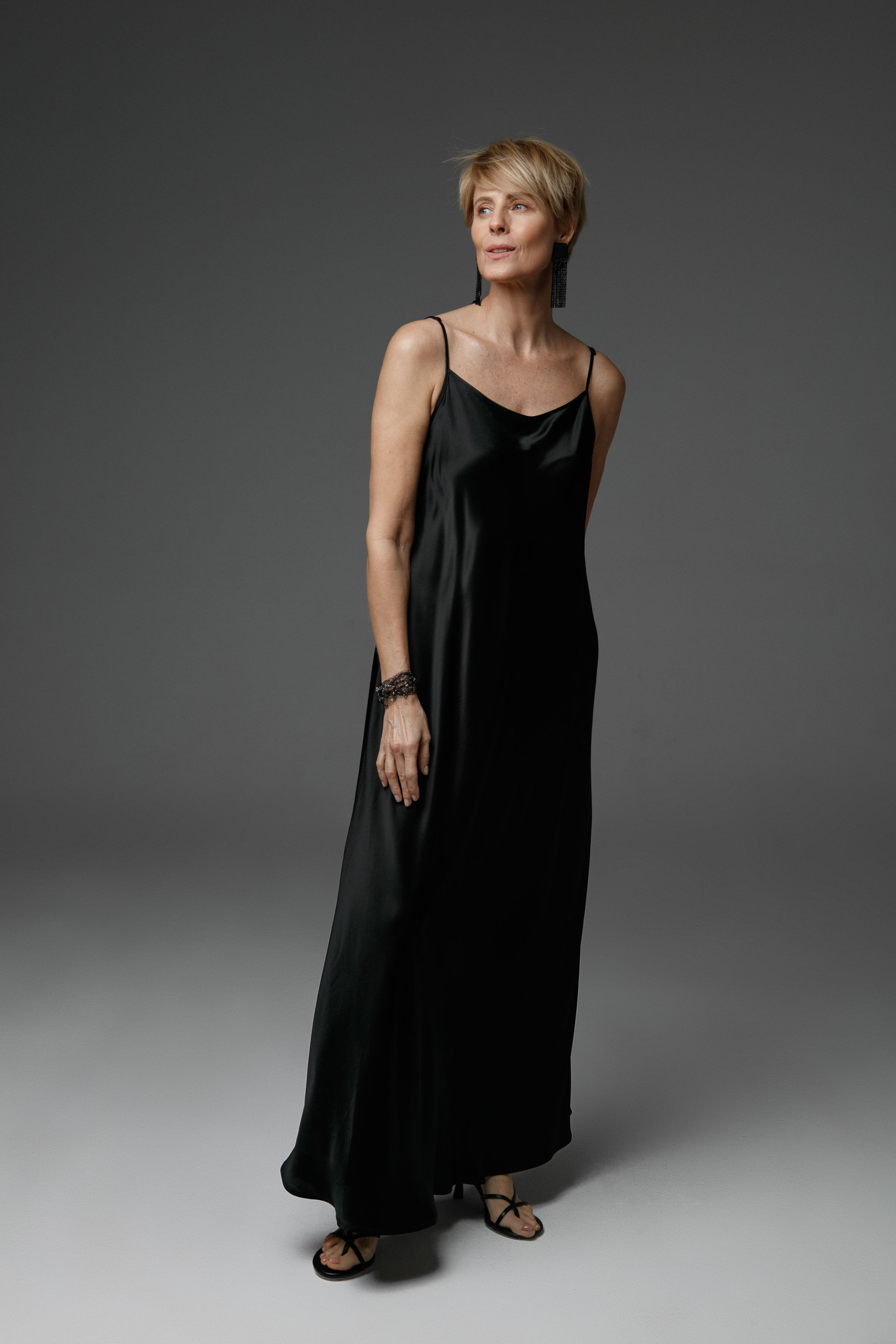 Платье на бретелях, атласное 00 Черный (noir) от Lesel (Лесель)! Заказывайте по ✆ 8 (800) 777 02 37