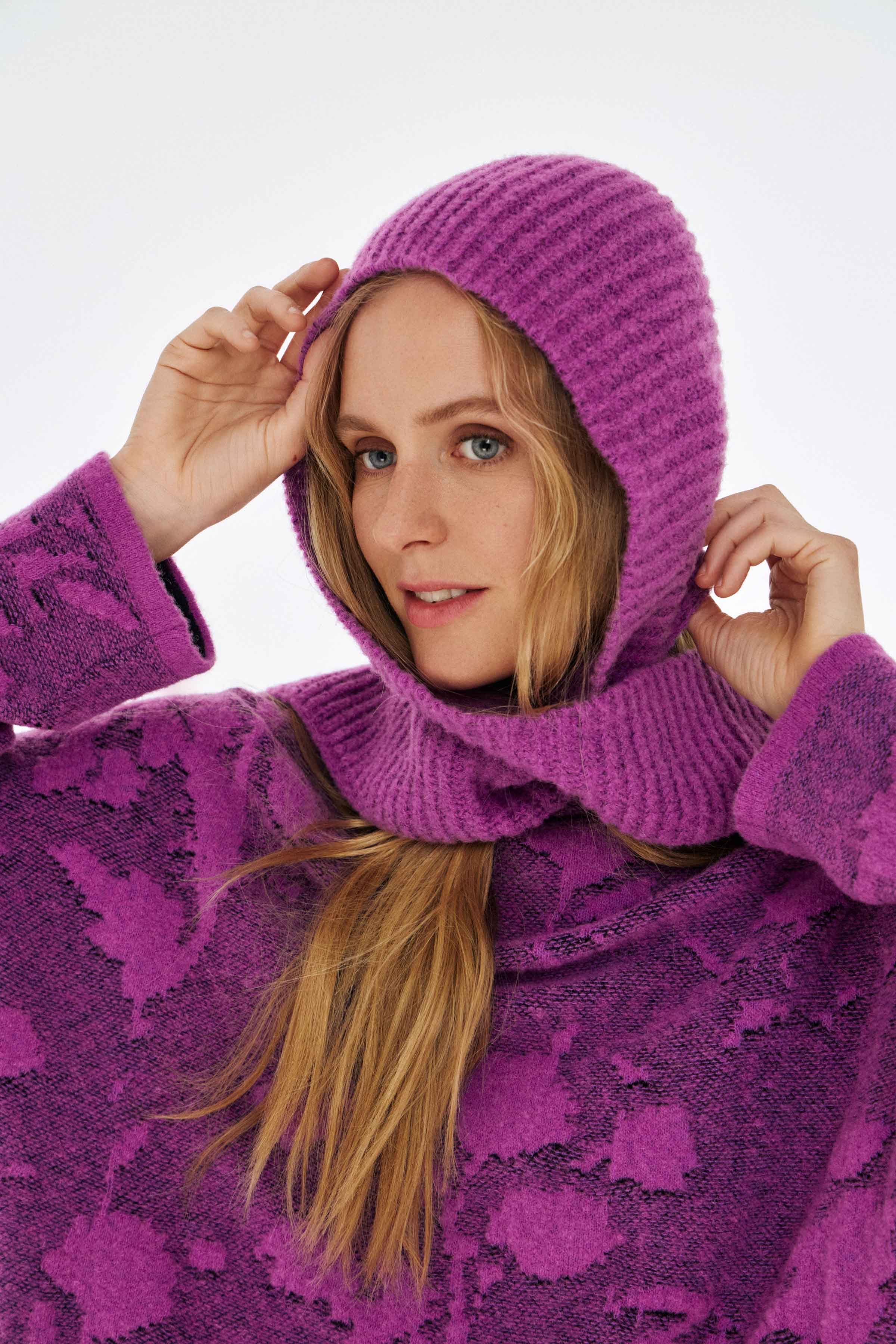 Шапка с ушками 00 Черный (noir), 43 Цикламен (cyclamen) от Lesel (Лесель)! Заказывайте по ✆ 8 (800) 777 02 37