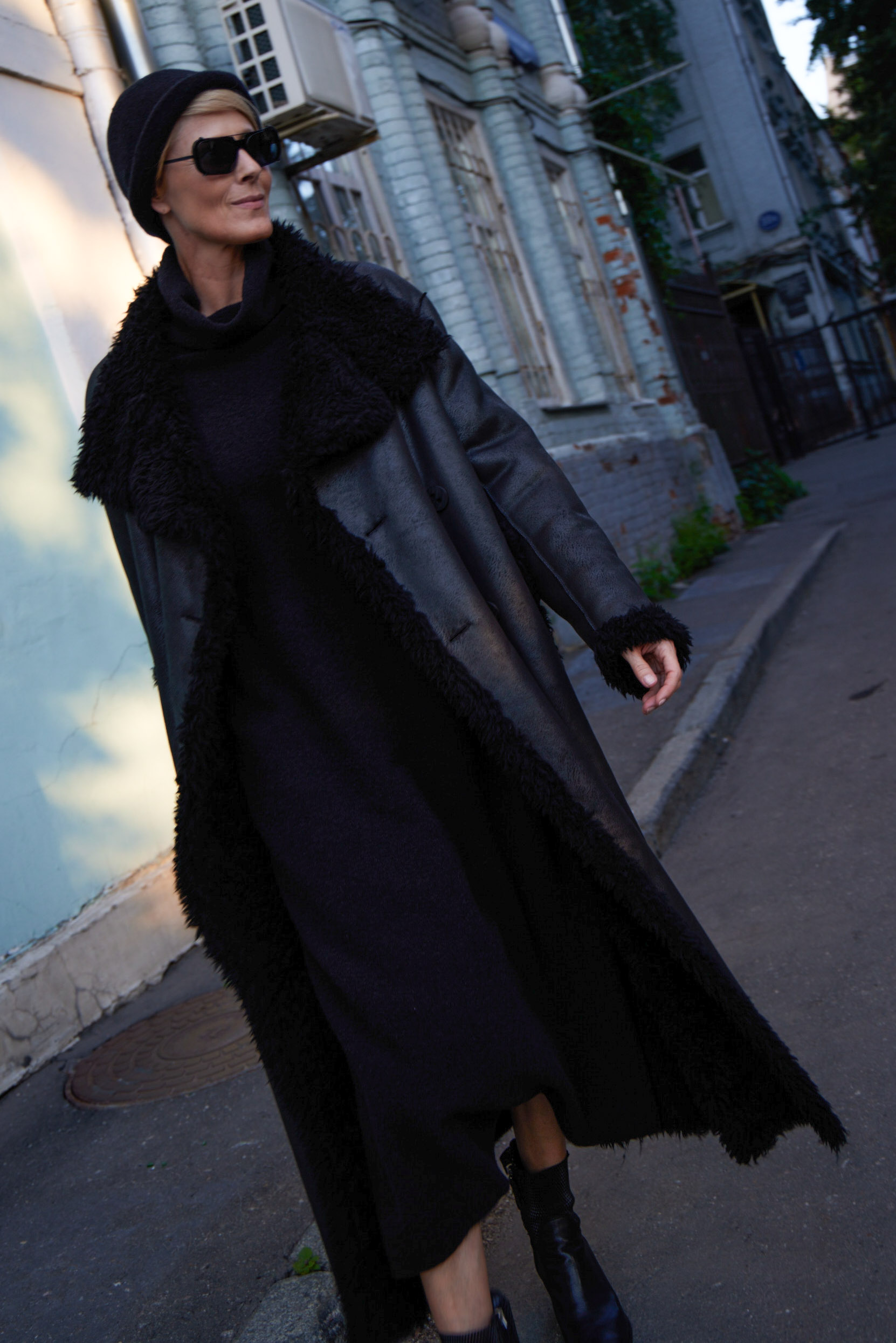 Пальто дубленка, с лацканами и воротником-стойкой длинная 00 Черный (noir), 10 Серый (grise), 17  Жемчуг (perles) от Lesel (Лесель)! Заказывайте по ✆ 8 (800) 777 02 37