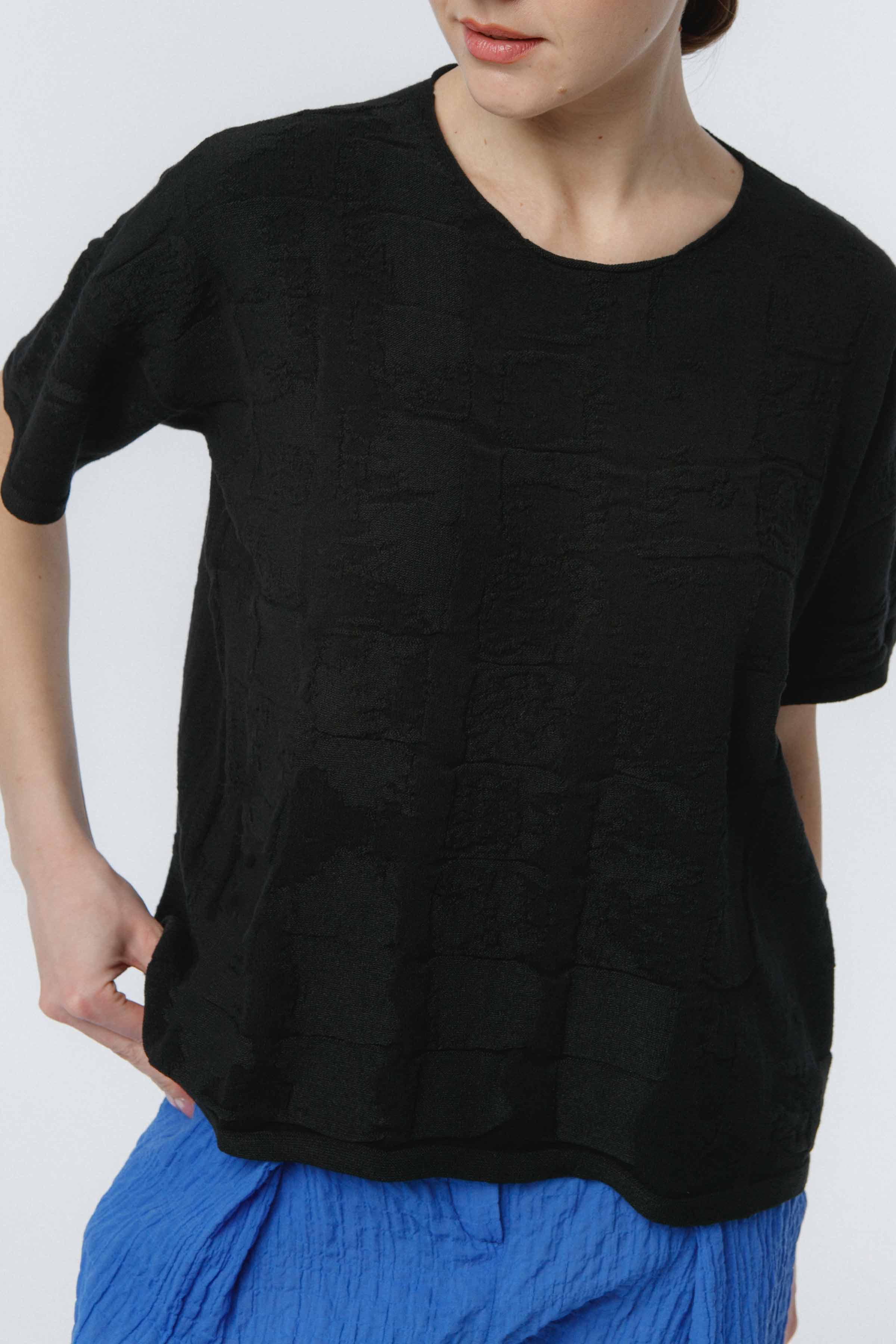 Джемпер с коротким рукавом Исчезающие квадраты 16 Черный меланж (melange noir) от Lesel (Лесель)! Заказывайте по ✆ 8 (800) 777 02 37