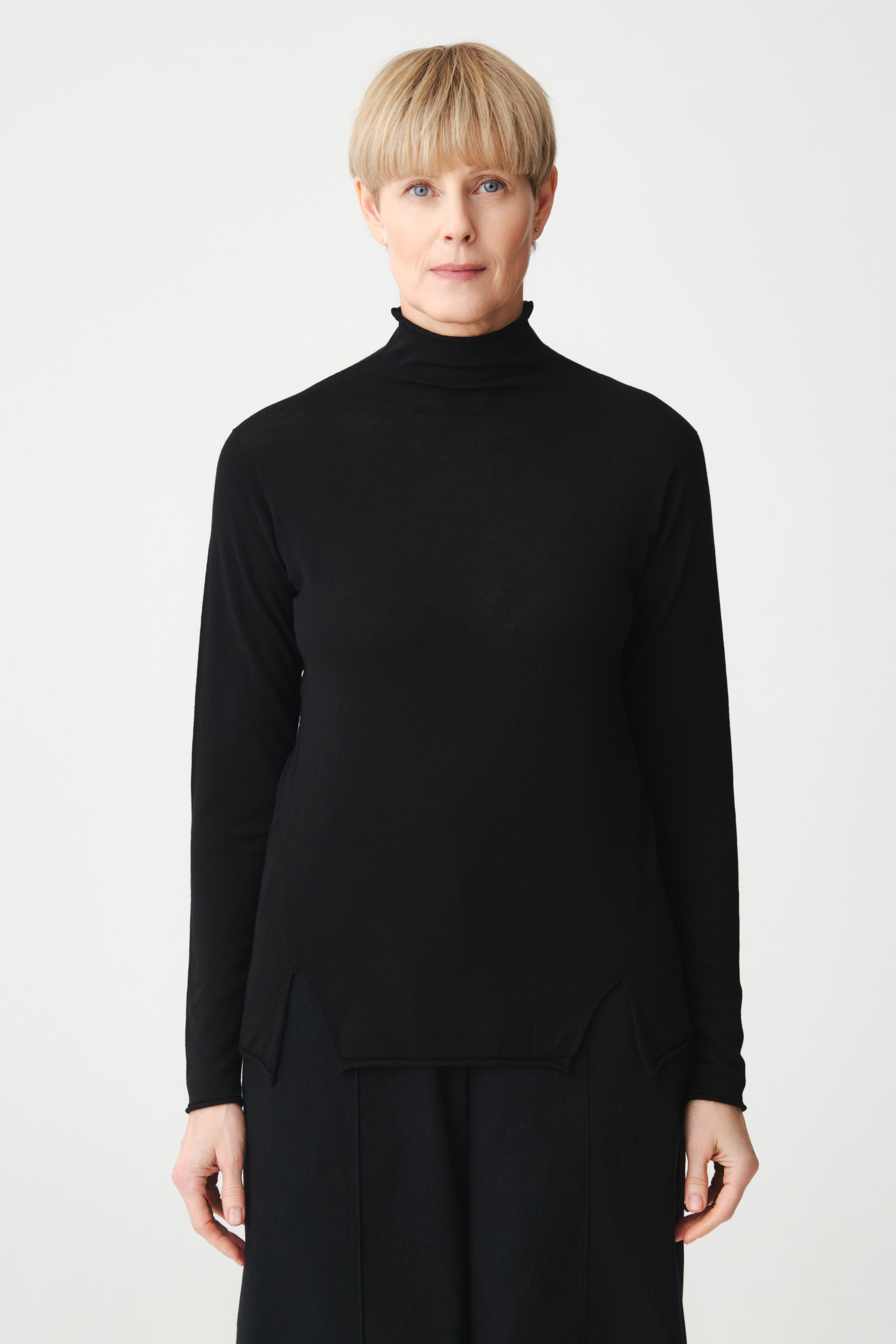 Джемпер водолазка с разрезом