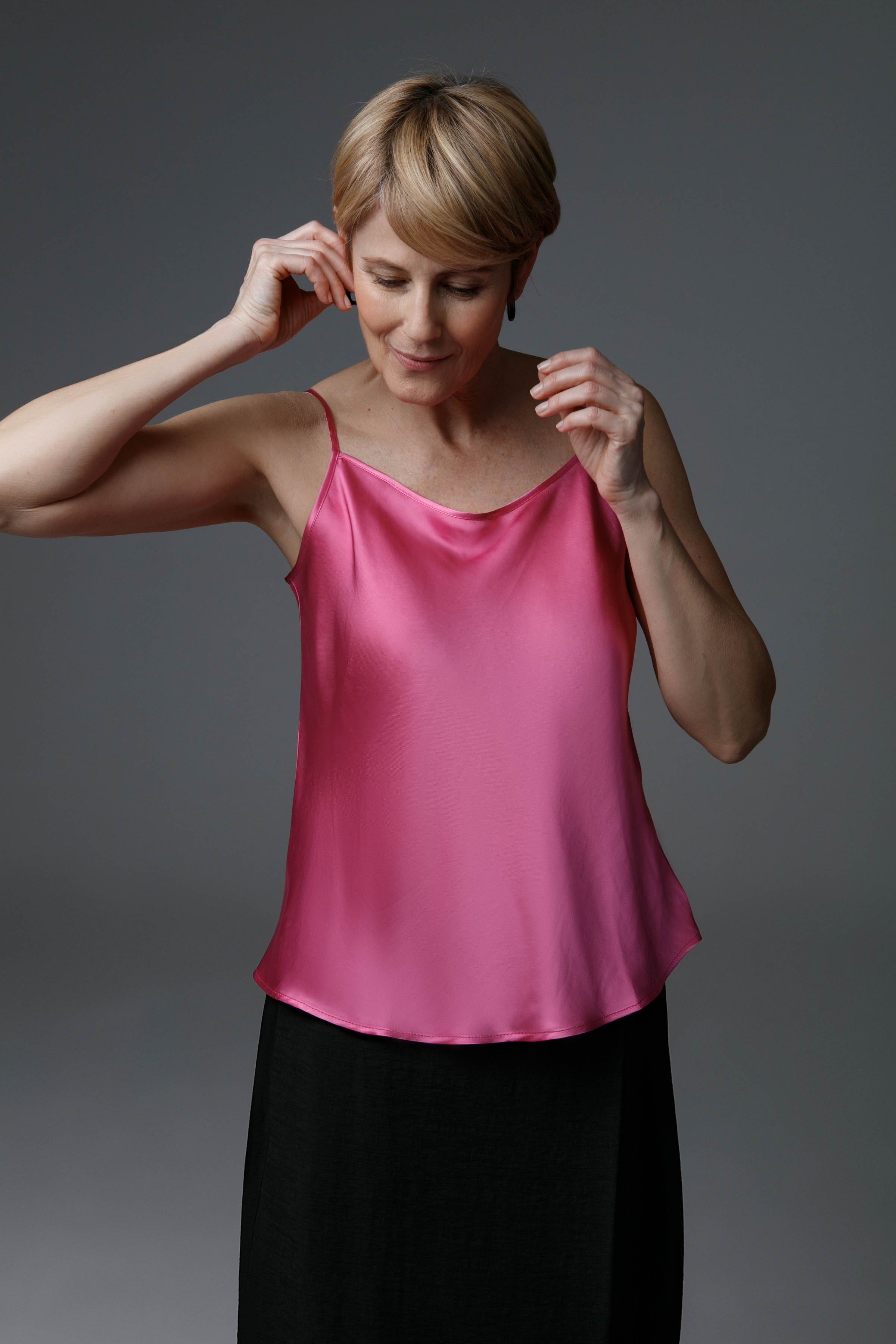 Блуза топ на бретелях, атласный  от Lesel (Лесель)! Заказывайте по ✆ 8 (800) 777 02 37