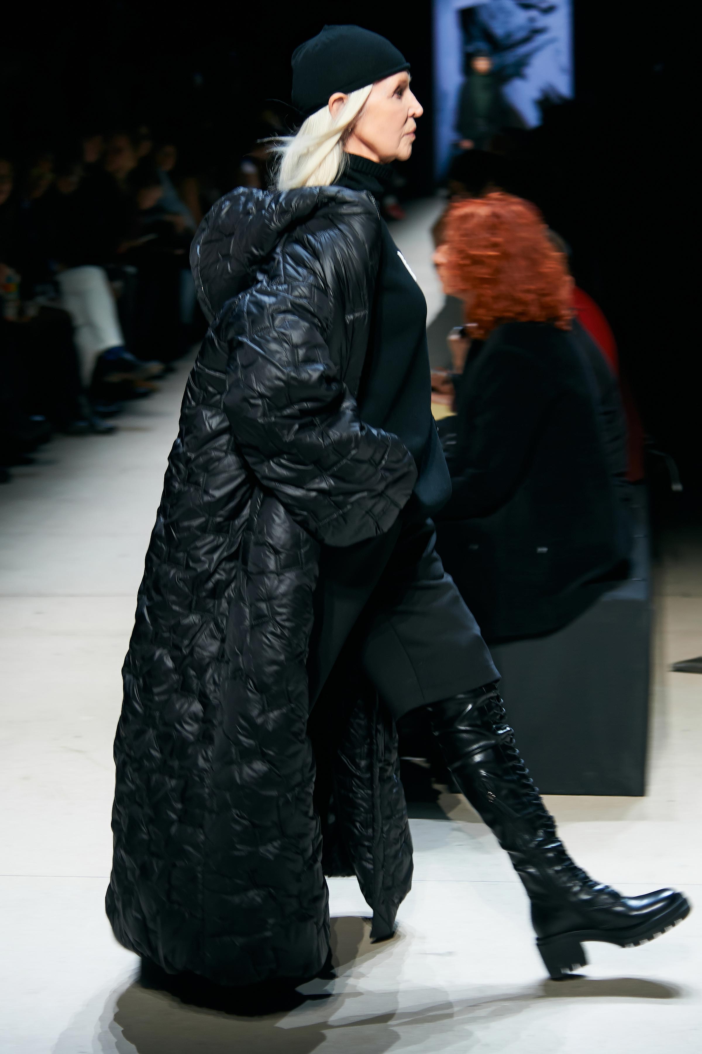 Пальто стежка лого, длинное 00 Черный (noir) от Lesel (Лесель)! Заказывайте по ✆ 8 (800) 777 02 37