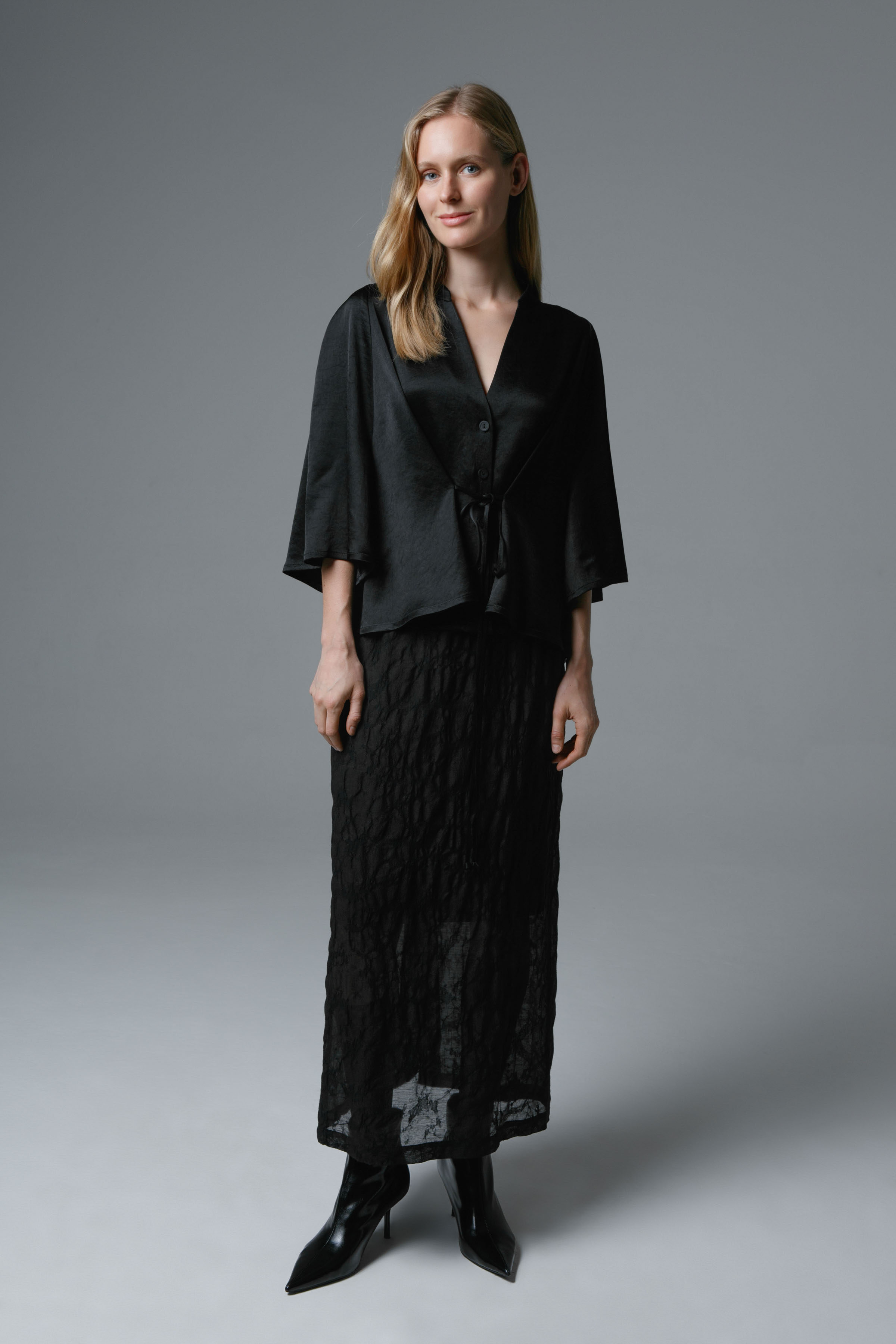 Блуза с завязками атласная  от Lesel (Лесель)! Заказывайте по ✆ 8 (800) 777 02 37