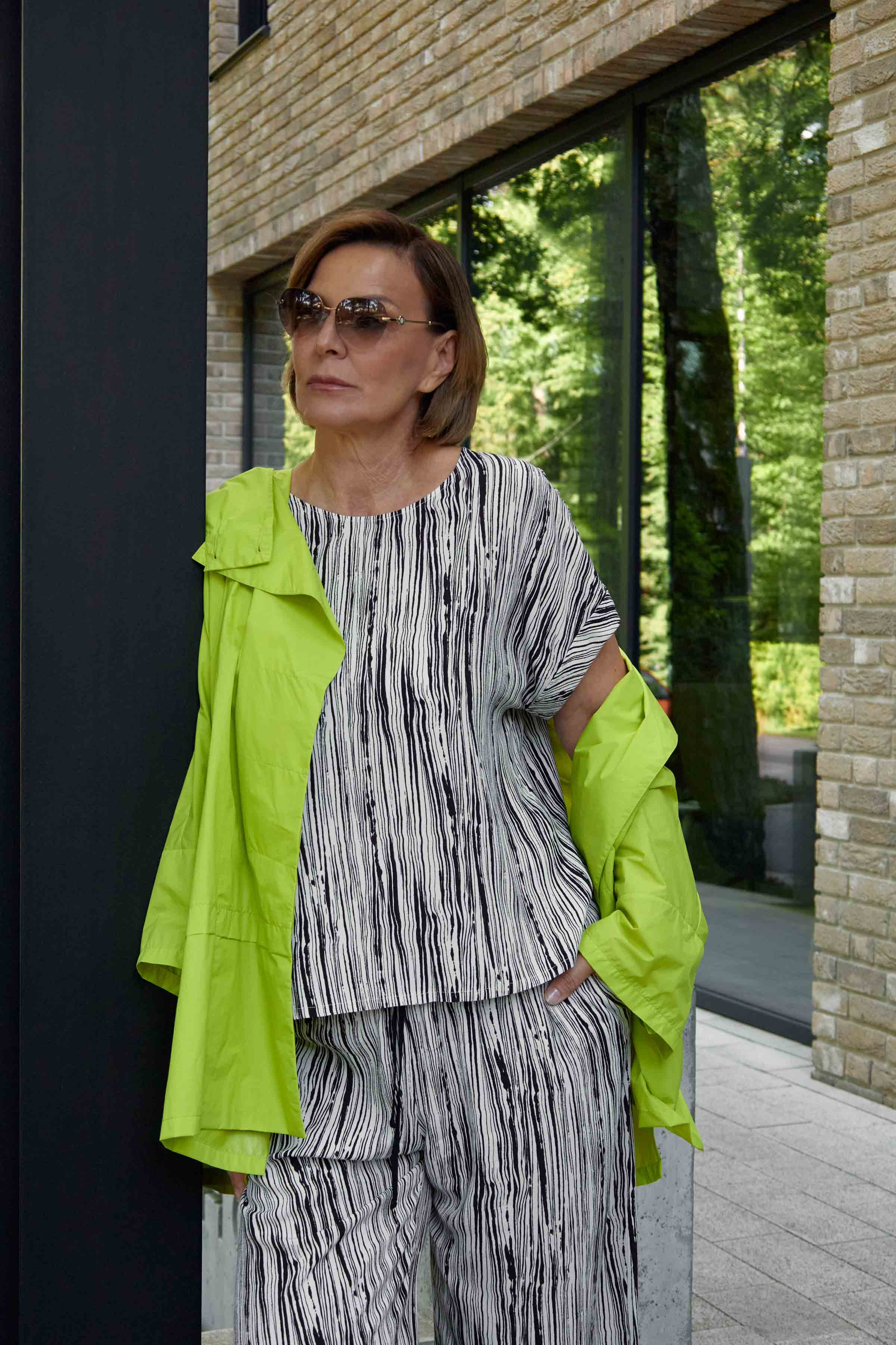 Блуза Короткая, штрихи  от Lesel (Лесель)! Заказывайте по ✆ 8 (800) 777 02 37