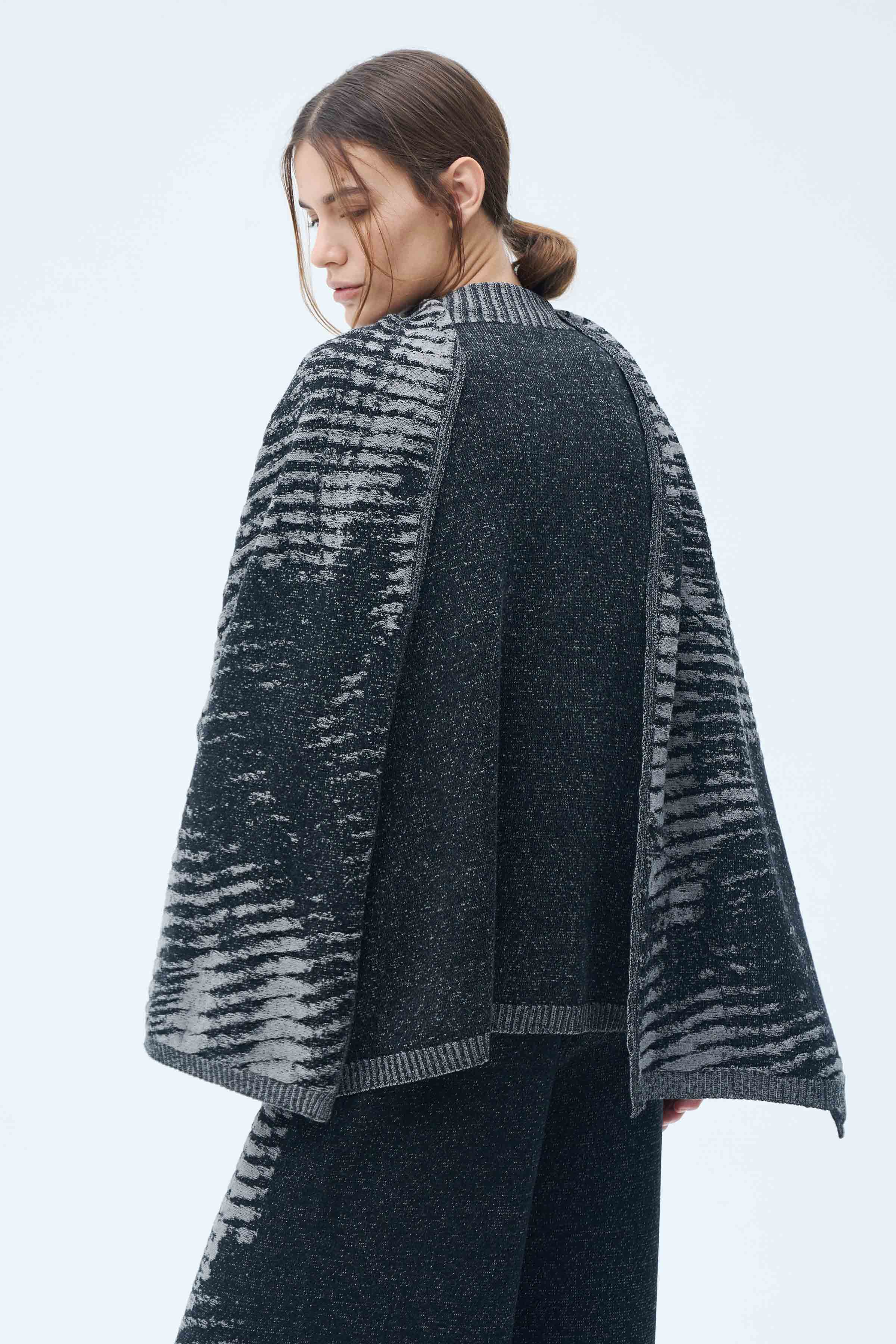 Палантин Муары 00 Черный (noir), 06 Суфле (souffle), 27 Бордо (burdeaux), 60 Можжевельник (genievre), 78 Полутень (penombre) от Lesel (Лесель)! Заказывайте по ✆ 8 (800) 777 02 37