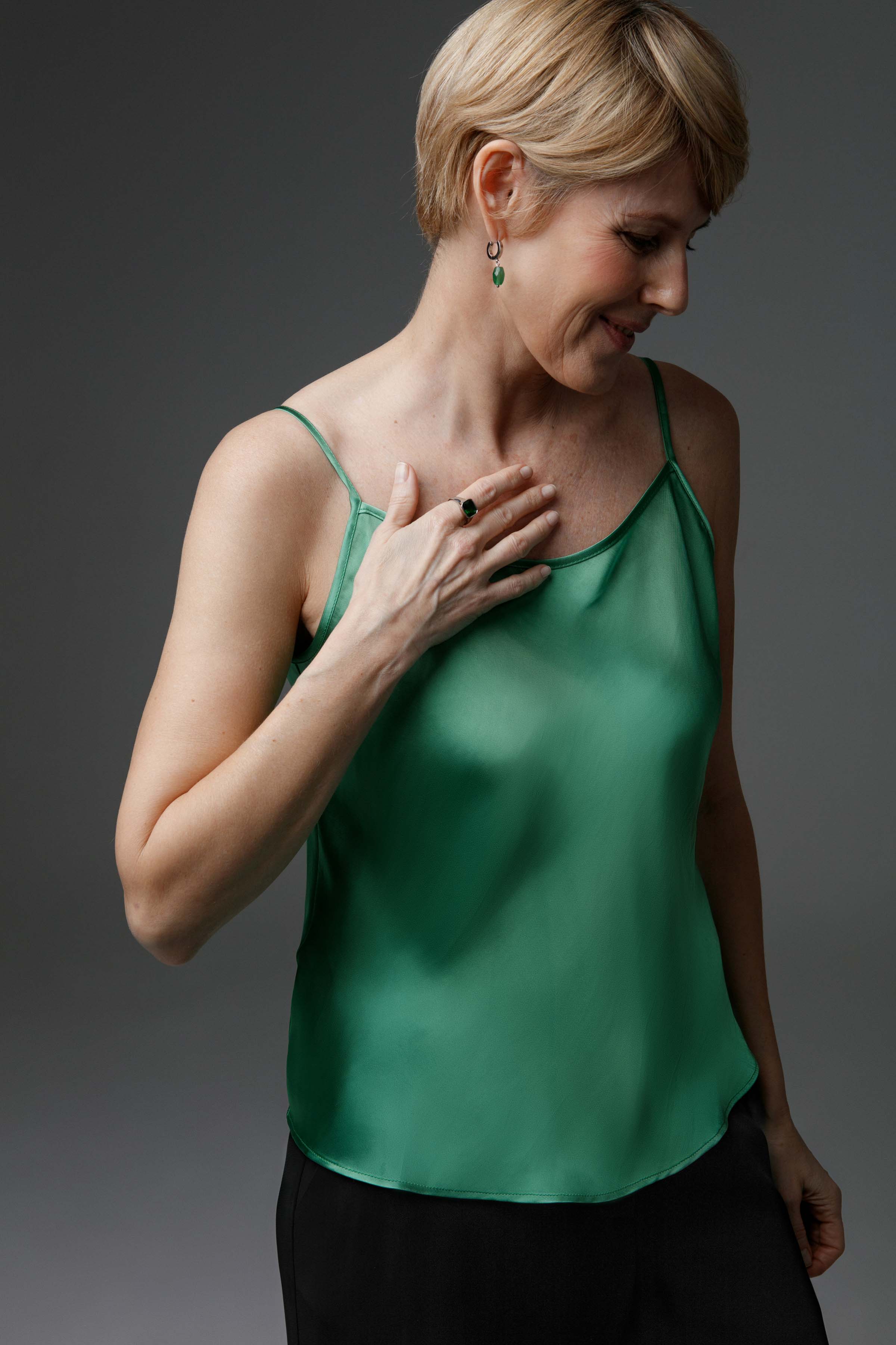 Блуза топ на бретелях, атласный  от Lesel (Лесель)! Заказывайте по ✆ 8 (800) 777 02 37