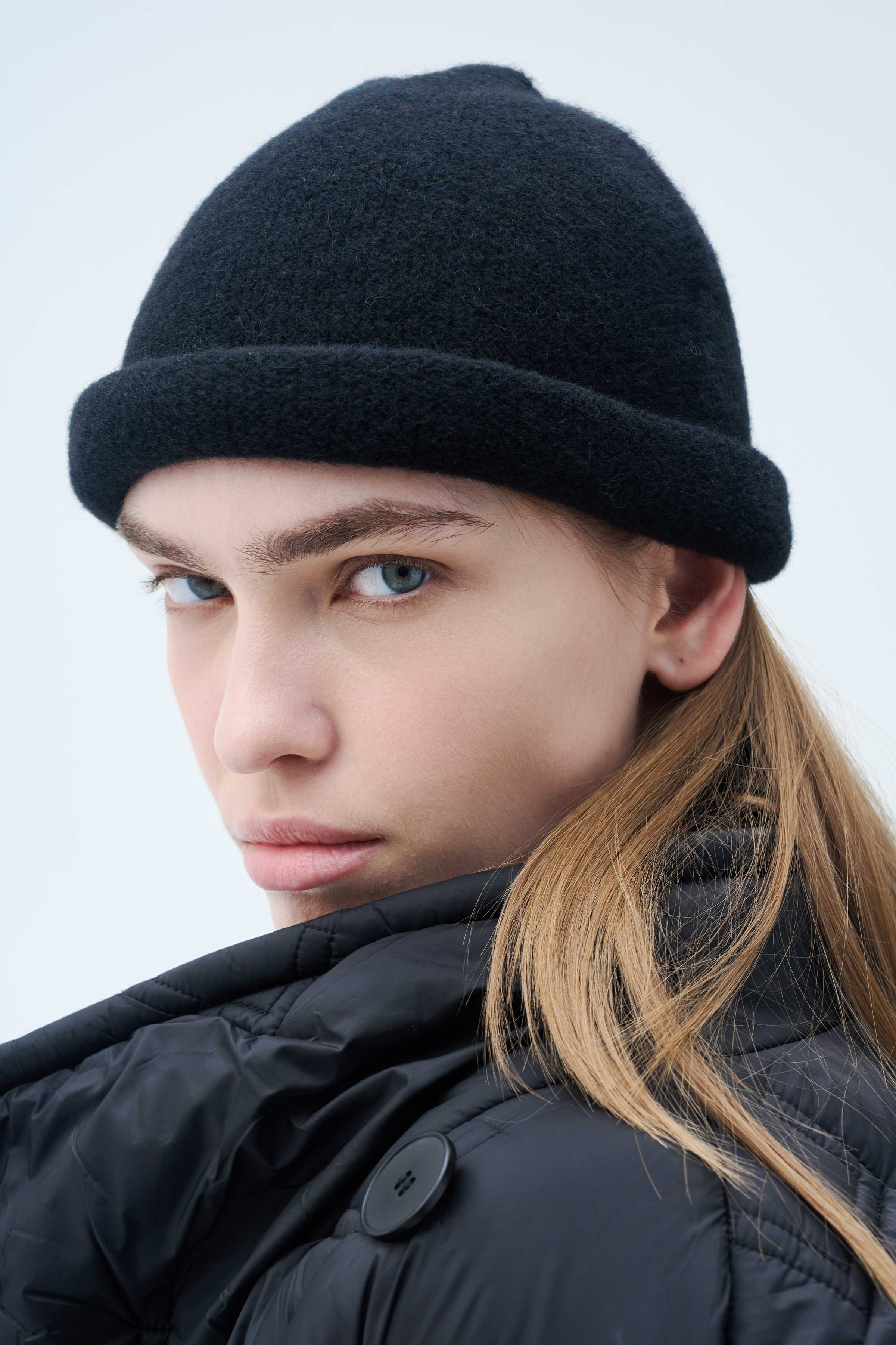 Шапка Овал 00 Черный (noir) от Lesel (Лесель)! Заказывайте по ✆ 8 (800) 777 02 37