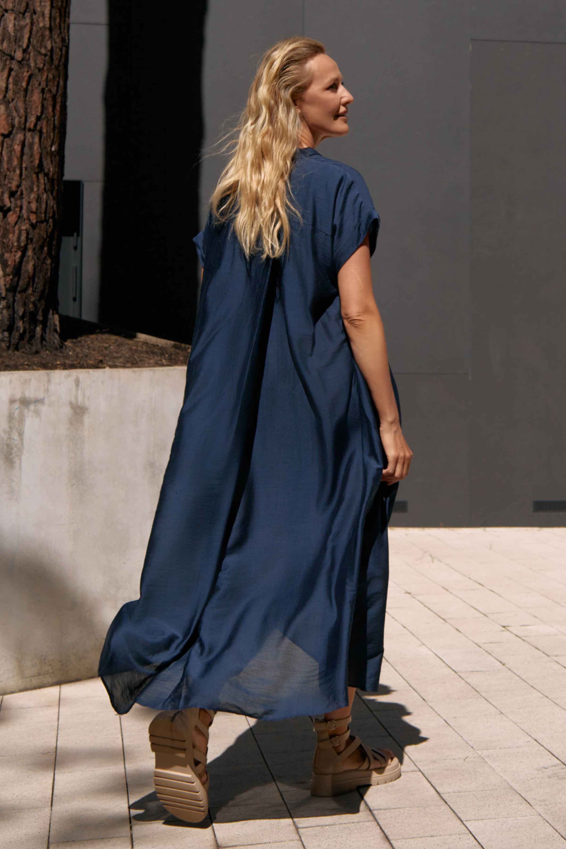 Платье Клёш с запахом, шёлк 38 Джинсовый (denim), 11 Антрацит (anthracite) от Lesel (Лесель)! Заказывайте по ✆ 8 (800) 777 02 37