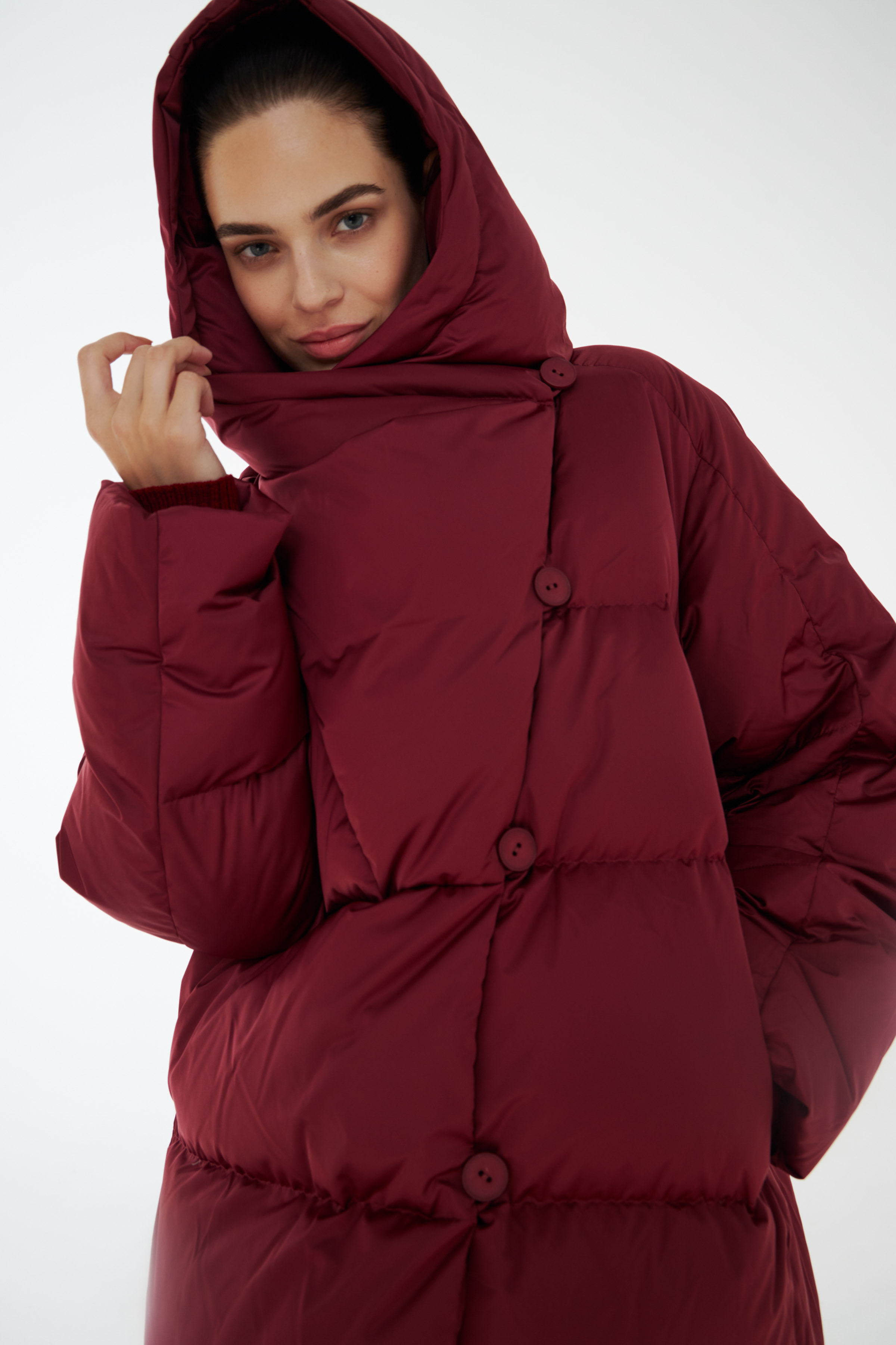 Пальто пуховое с навесными петлями 27 Бордо (burdeaux), 00 Черный (noir), 68 Изумруд (emeraude), 77 Торф (tourbe), 33 Ночь (nuit), 28 Ягода (baie) от Lesel (Лесель)! Заказывайте по ✆ 8 (800) 777 02 37