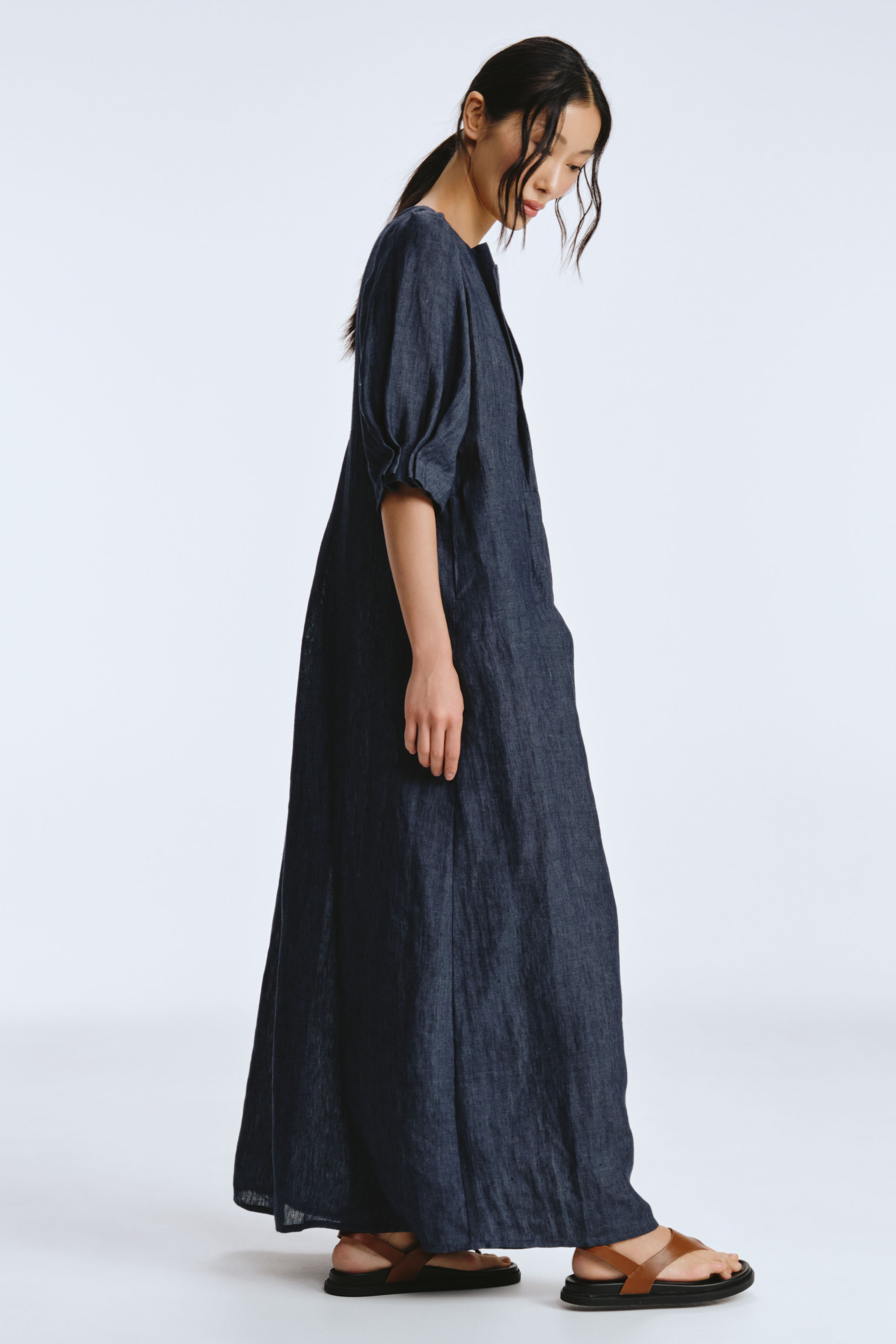 Платье с широкими защипами, лен 38 Джинсовый (denim) от Lesel (Лесель)! Заказывайте по ✆ 8 (800) 777 02 37