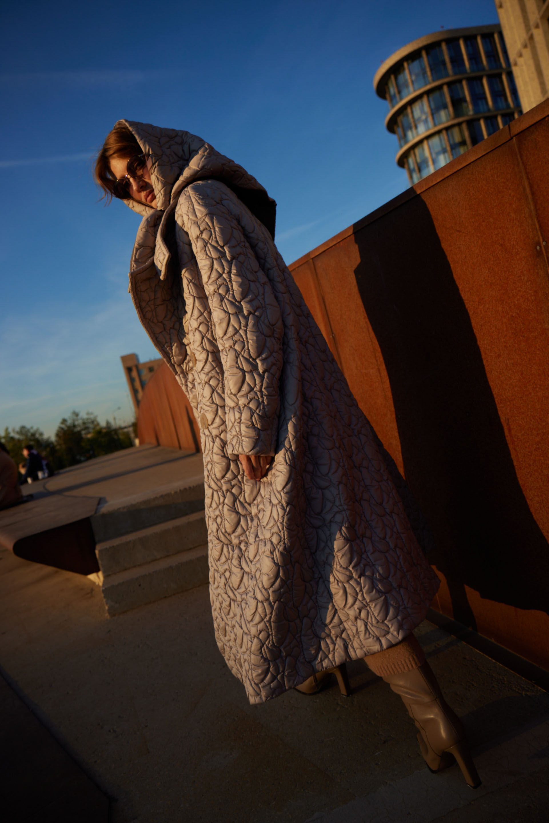 Пальто стеганое, с лацканами и воротником-стойкой 04 Бежевый камень (pierre beige) от Lesel (Лесель)! Заказывайте по ✆ 8 (800) 777 02 37