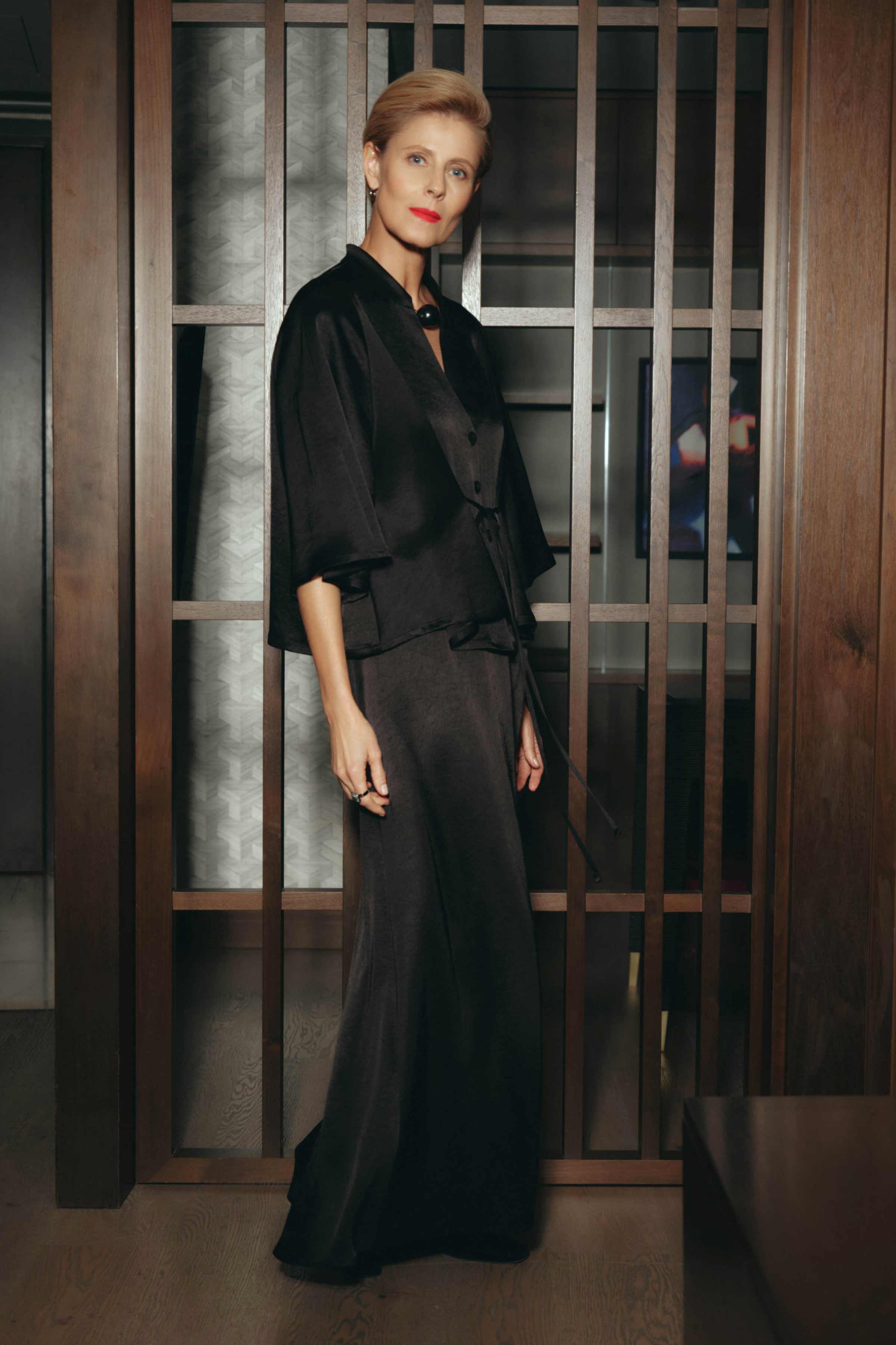 Блуза с завязками атласная  от Lesel (Лесель)! Заказывайте по ✆ 8 (800) 777 02 37