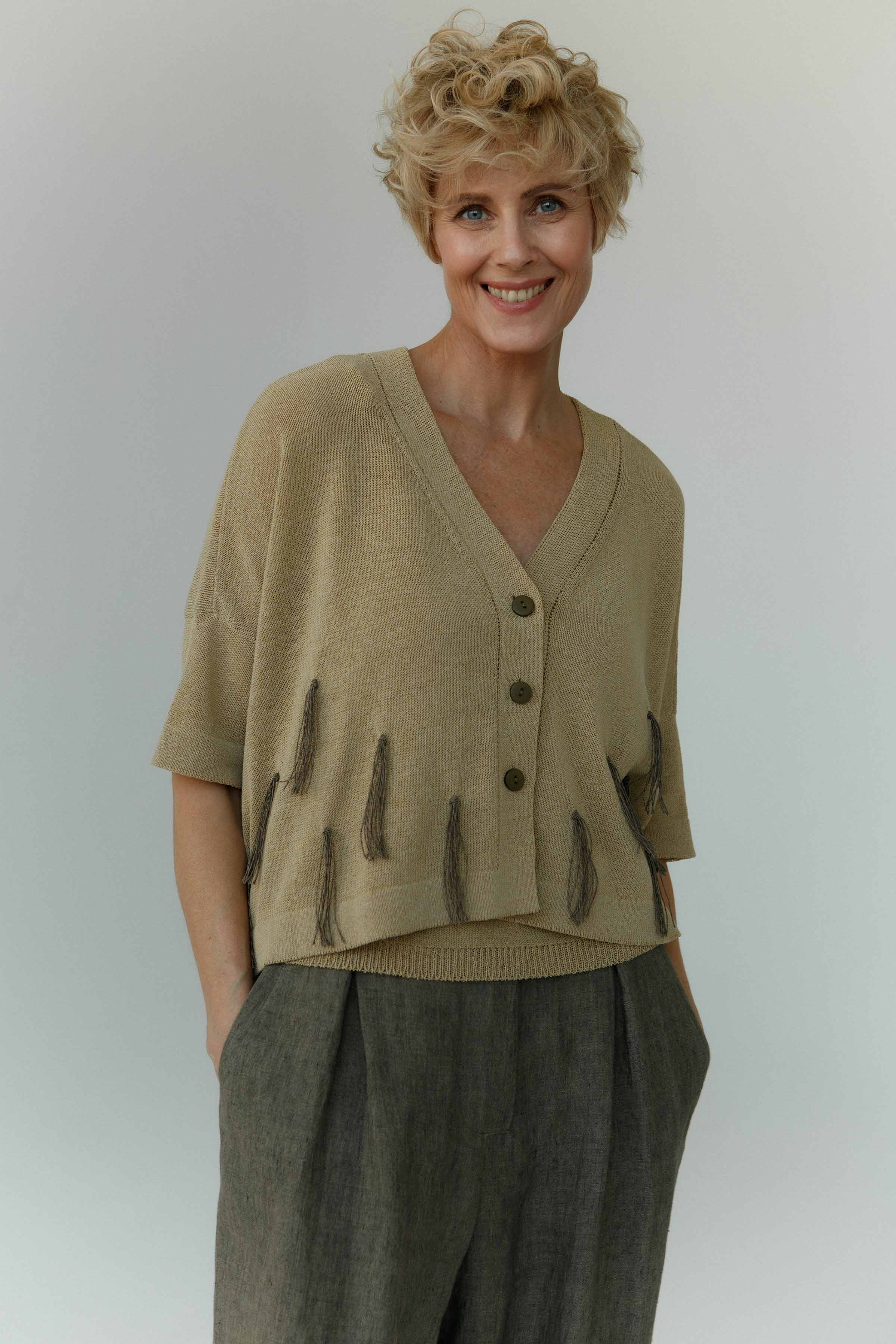 Кардиган  с декором короткий  04 Бежевый (beige) от Lesel (Лесель)! Заказывайте по ✆ 8 (800) 777 02 37
