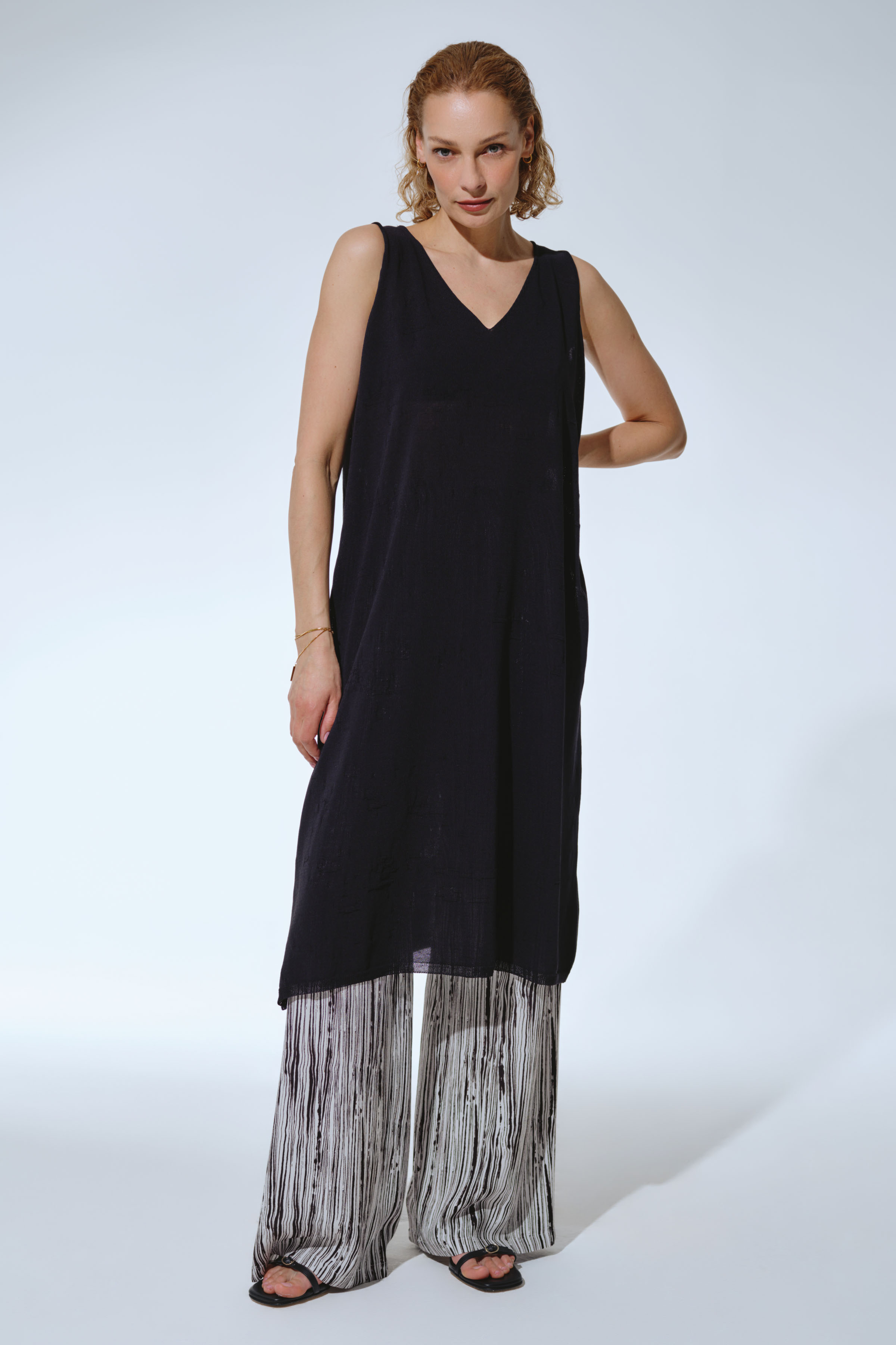 Платье с разрезом 00 Черный (noir), 00  00012 / черный, 00 899 Black от Lesel (Лесель)! Заказывайте по ✆ 8 (800) 777 02 37