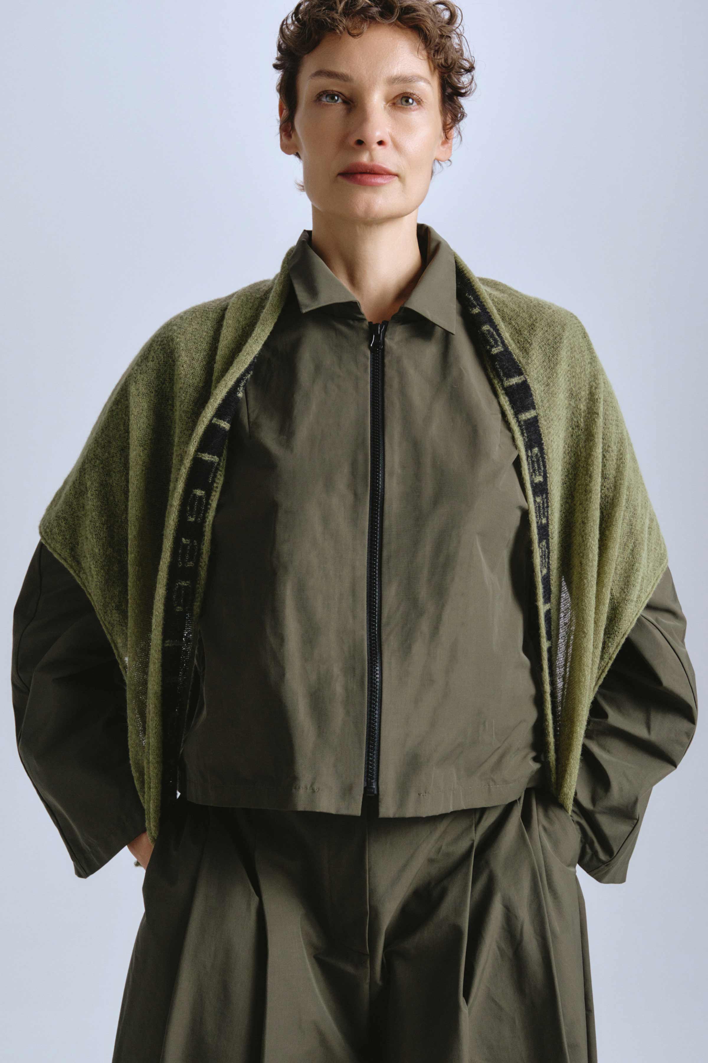 Жакет на молнии, с фигурными ластовицами 79 Гербарий (herbal) от Lesel (Лесель)! Заказывайте по ✆ 8 (800) 777 02 37