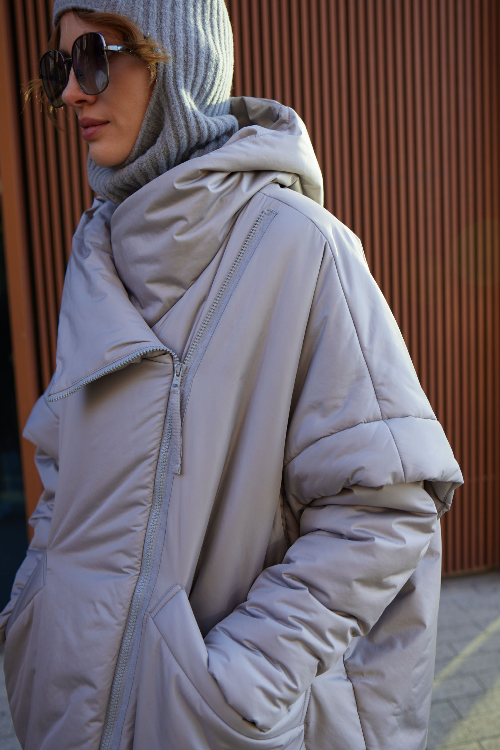 Пальто пончо с капюшоном, гладкое 10 Серый (grise), 78 Полутень (penombre) от Lesel (Лесель)! Заказывайте по ✆ 8 (800) 777 02 37