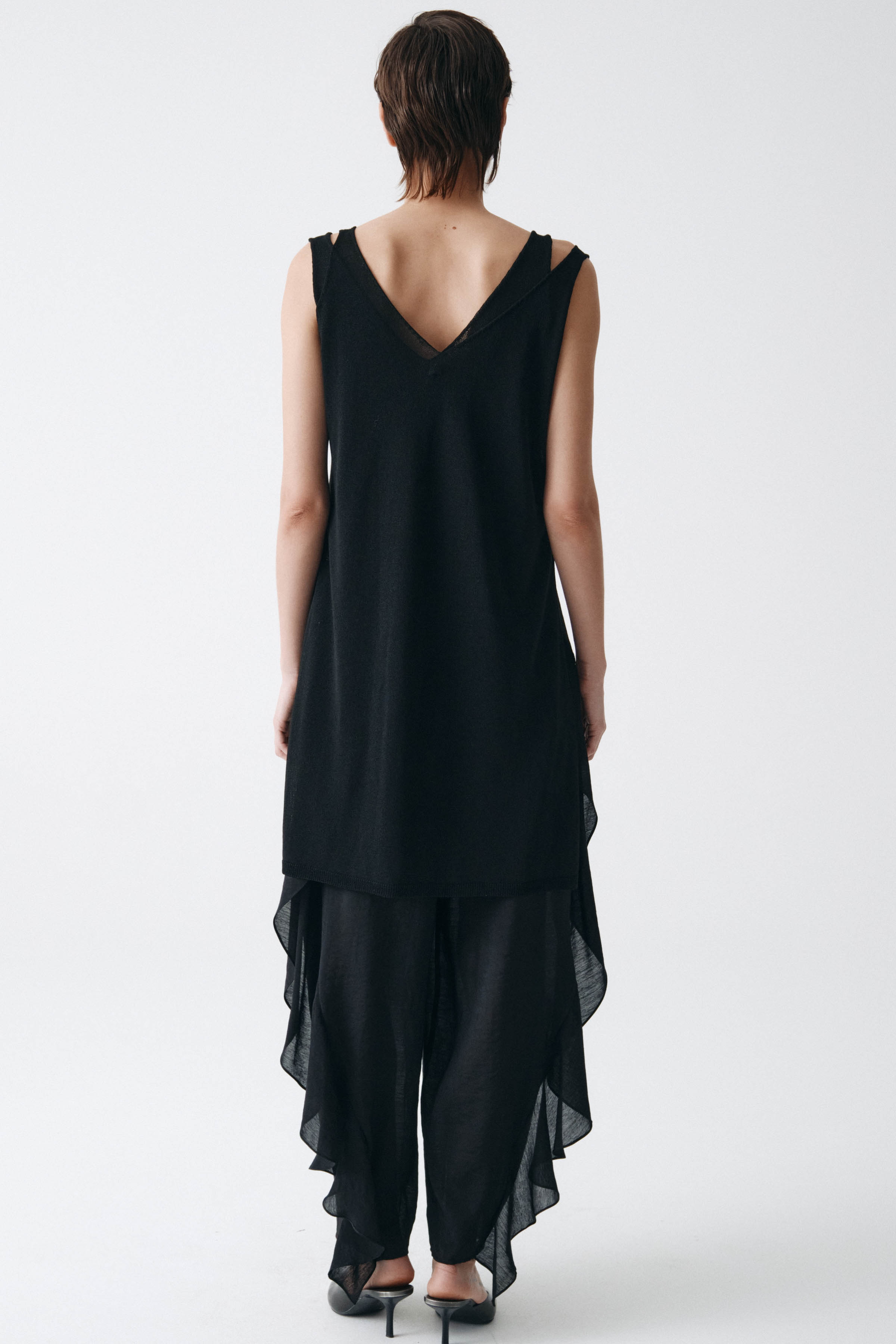 Топ туника на бретелях с разрезом  от Lesel (Лесель)! Заказывайте по ✆ 8 (800) 777 02 37