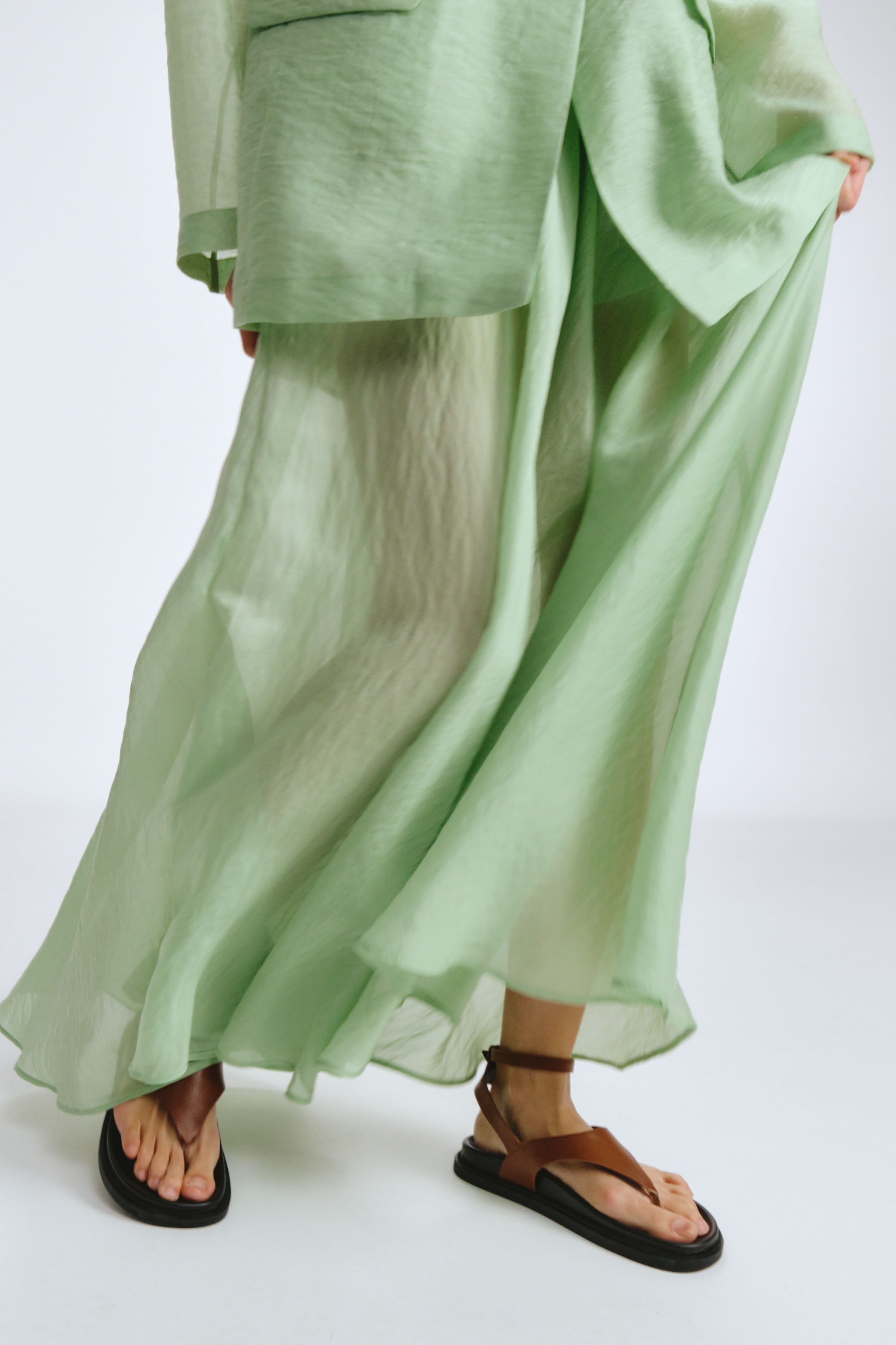 Юбка клеш прозрачная 62 Хризолит (chrysolithe), 00 Черный (noir), 03 Кварц (quartz) от Lesel (Лесель)! Заказывайте по ✆ 8 (800) 777 02 37