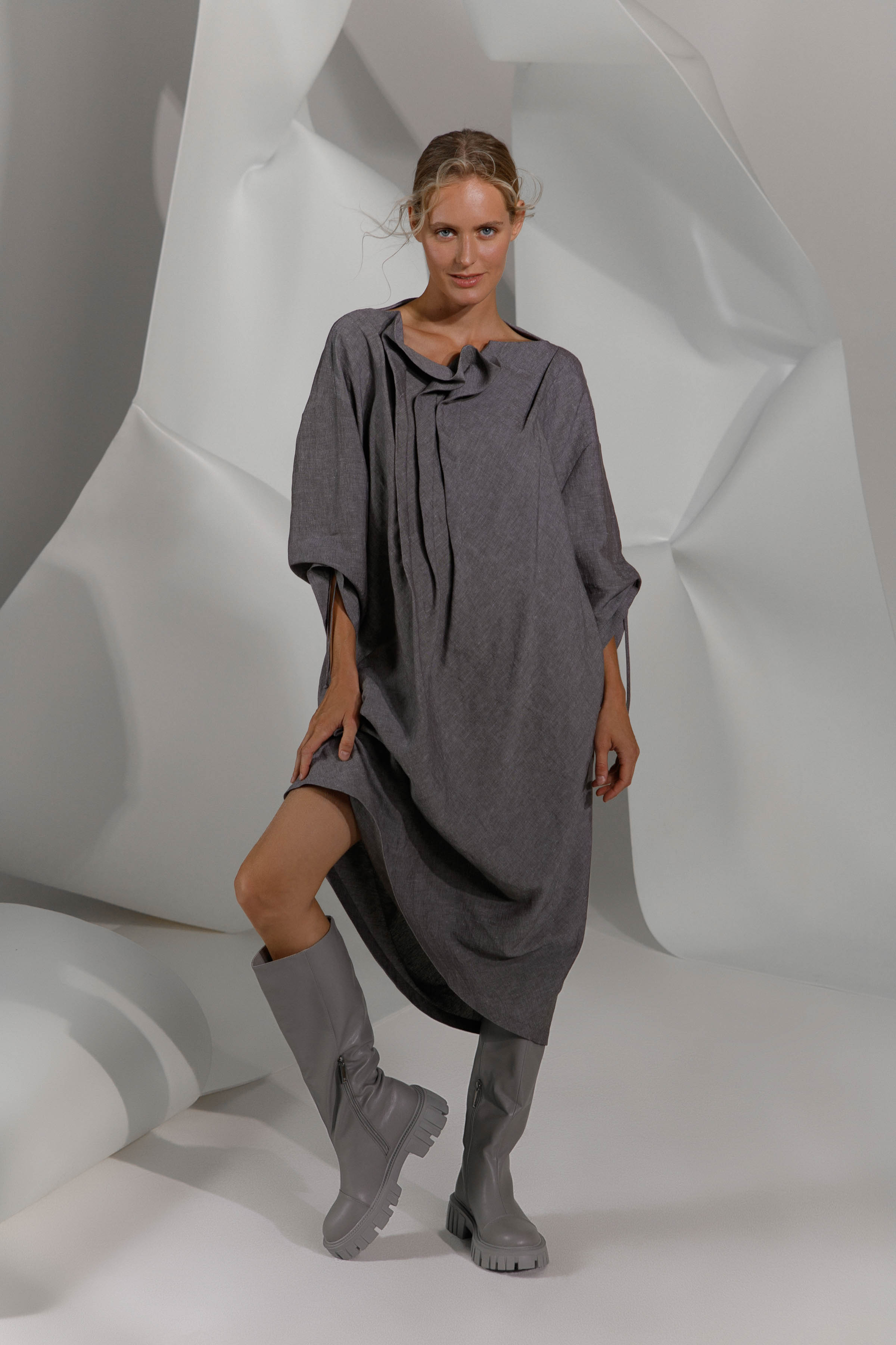 Платье с асимметричными складками, лён 15 Серый меланж (melange gris) от Lesel (Лесель)! Заказывайте по ✆ 8 (800) 777 02 37