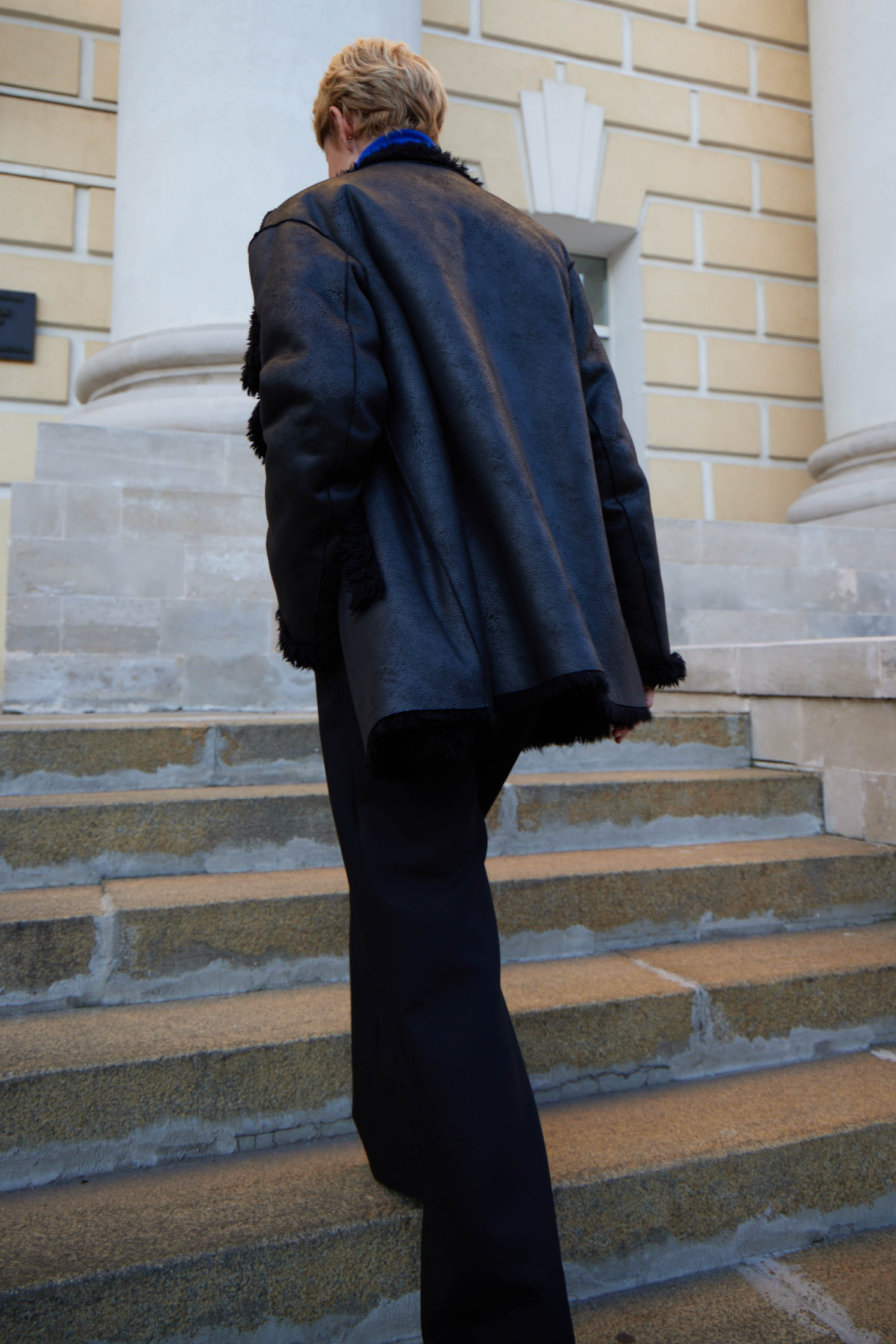 Пальто дубленка, с лацканами и воротником-стойкой средняя 00 Черный (noir) от Lesel (Лесель)! Заказывайте по ✆ 8 (800) 777 02 37