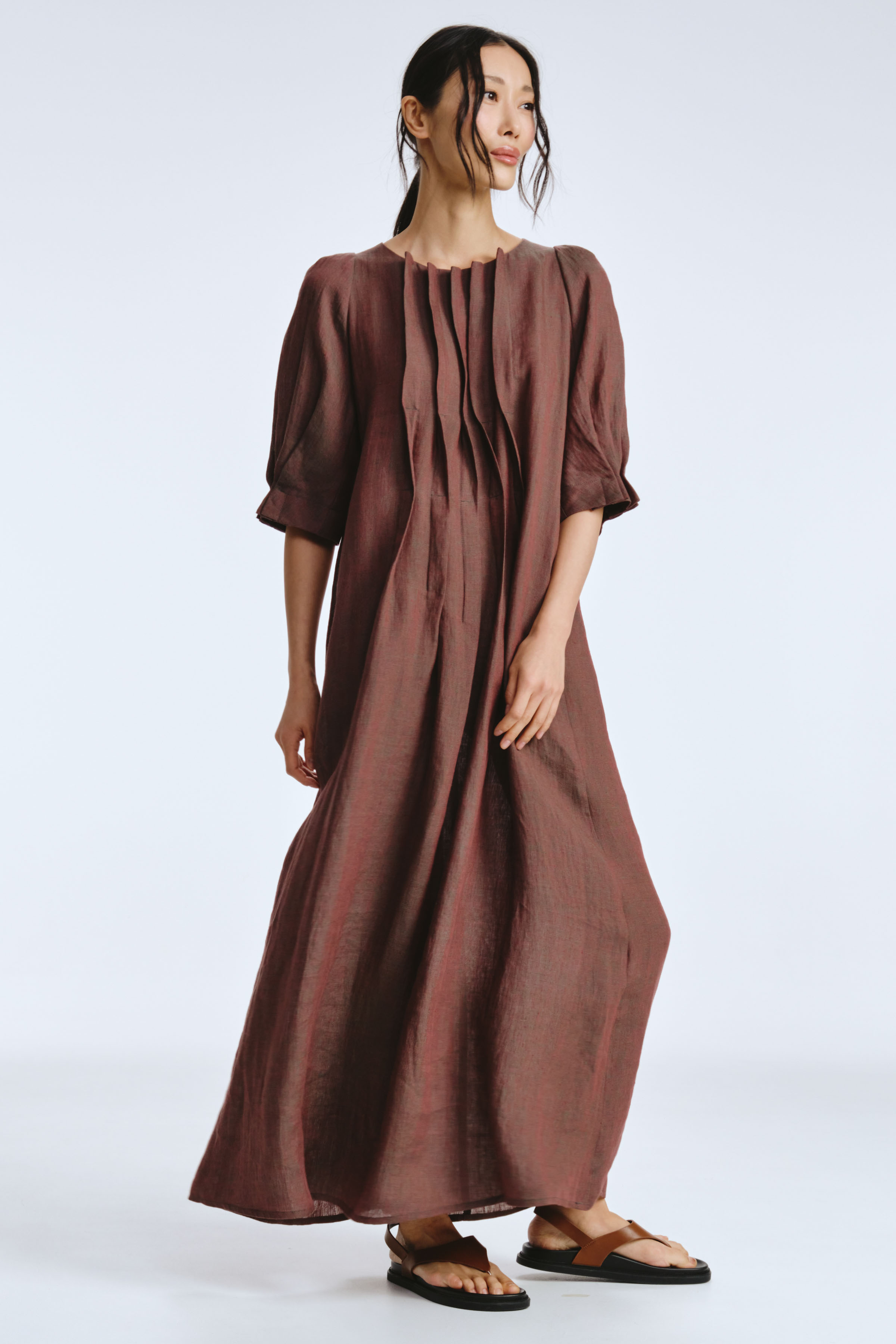 Платье с широкими защипами, лен 94 Темная медь (dark copper), 64 Эвкалипт (eucalyptus), 38 Джинсовый (denim), 86 Бронза (bronze) от Lesel (Лесель)! Заказывайте по ✆ 8 (800) 777 02 37