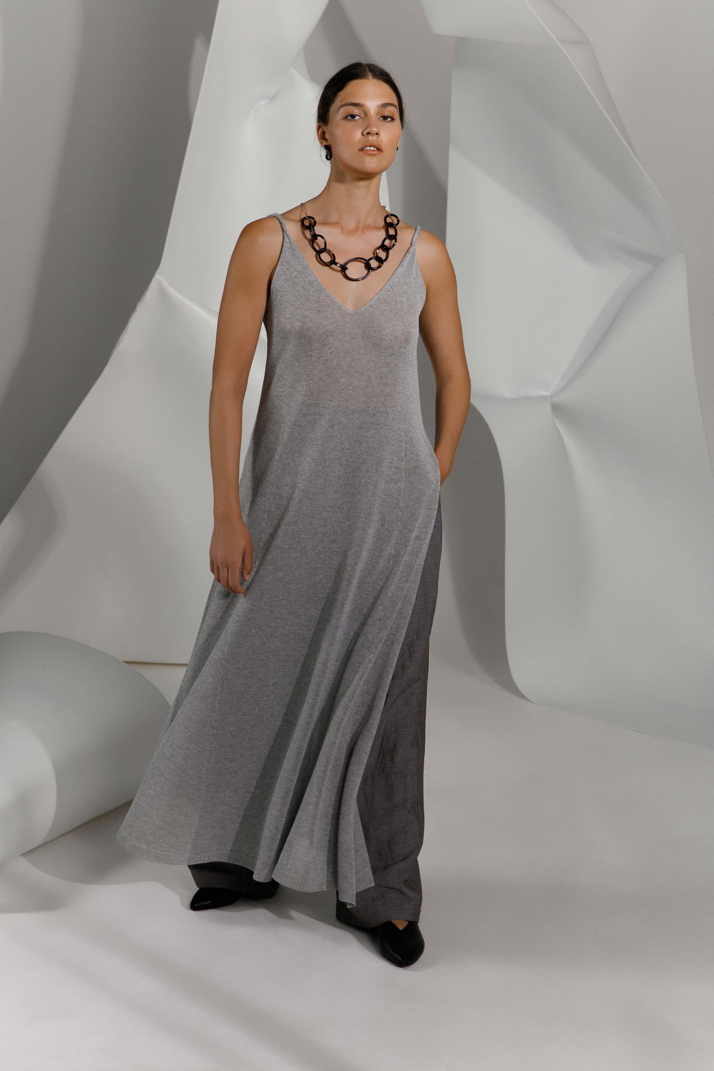 Платье длинное с разрезом 10 Серый (grise) от Lesel (Лесель)! Заказывайте по ✆ 8 (800) 777 02 37