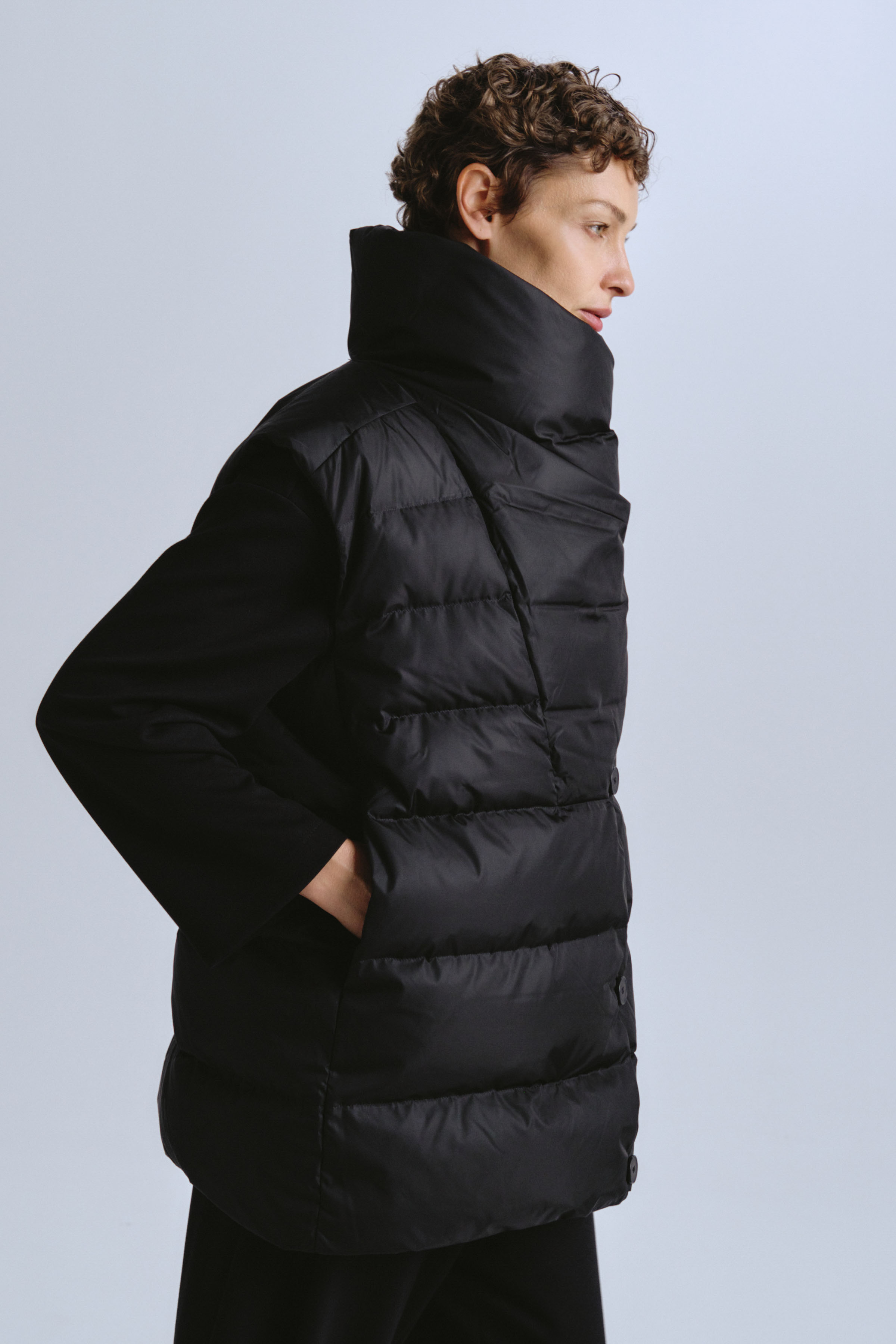 Жилет пуховый с навесными петлями