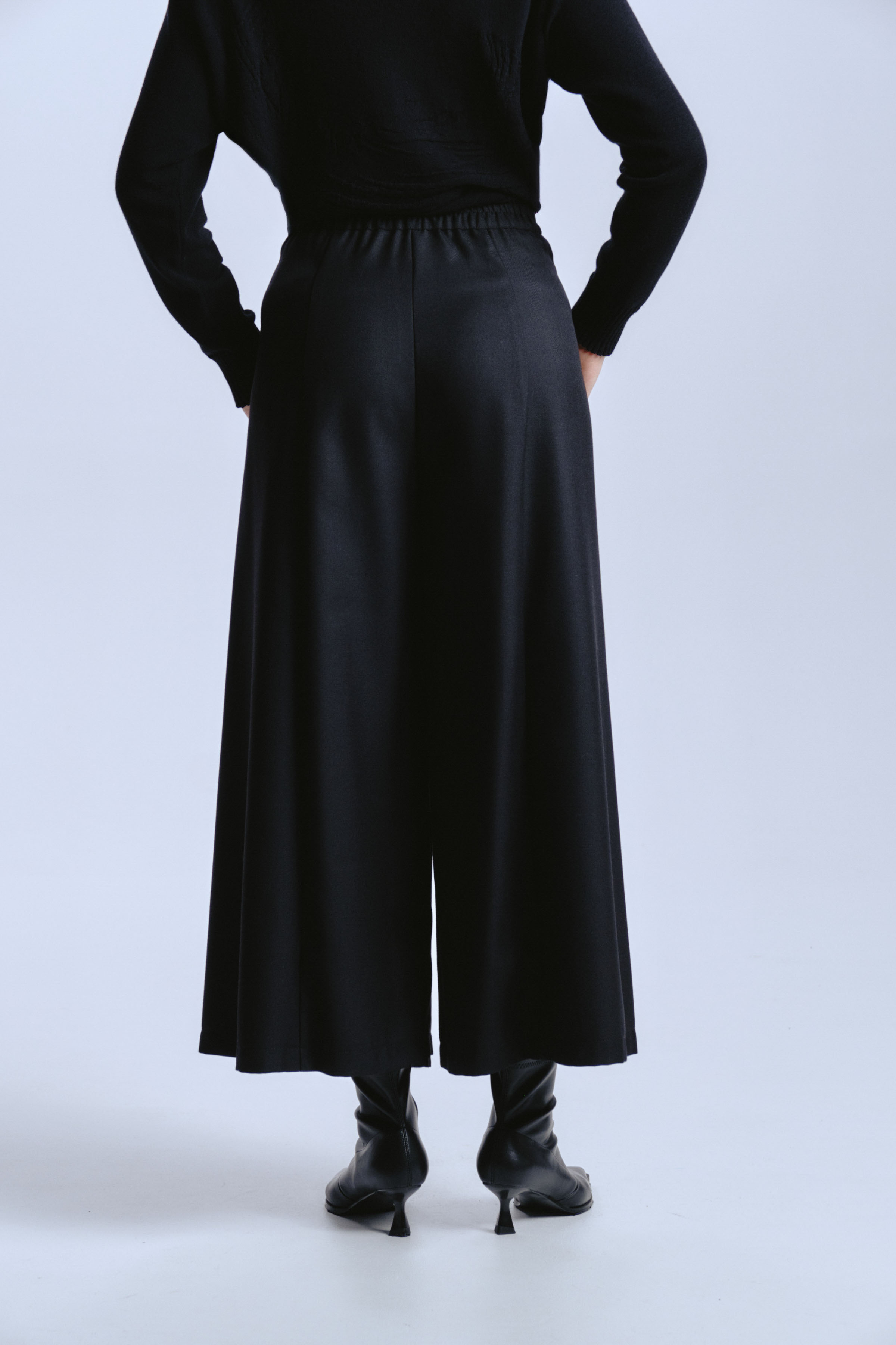 Брюки укороченные со складкой, шерсть