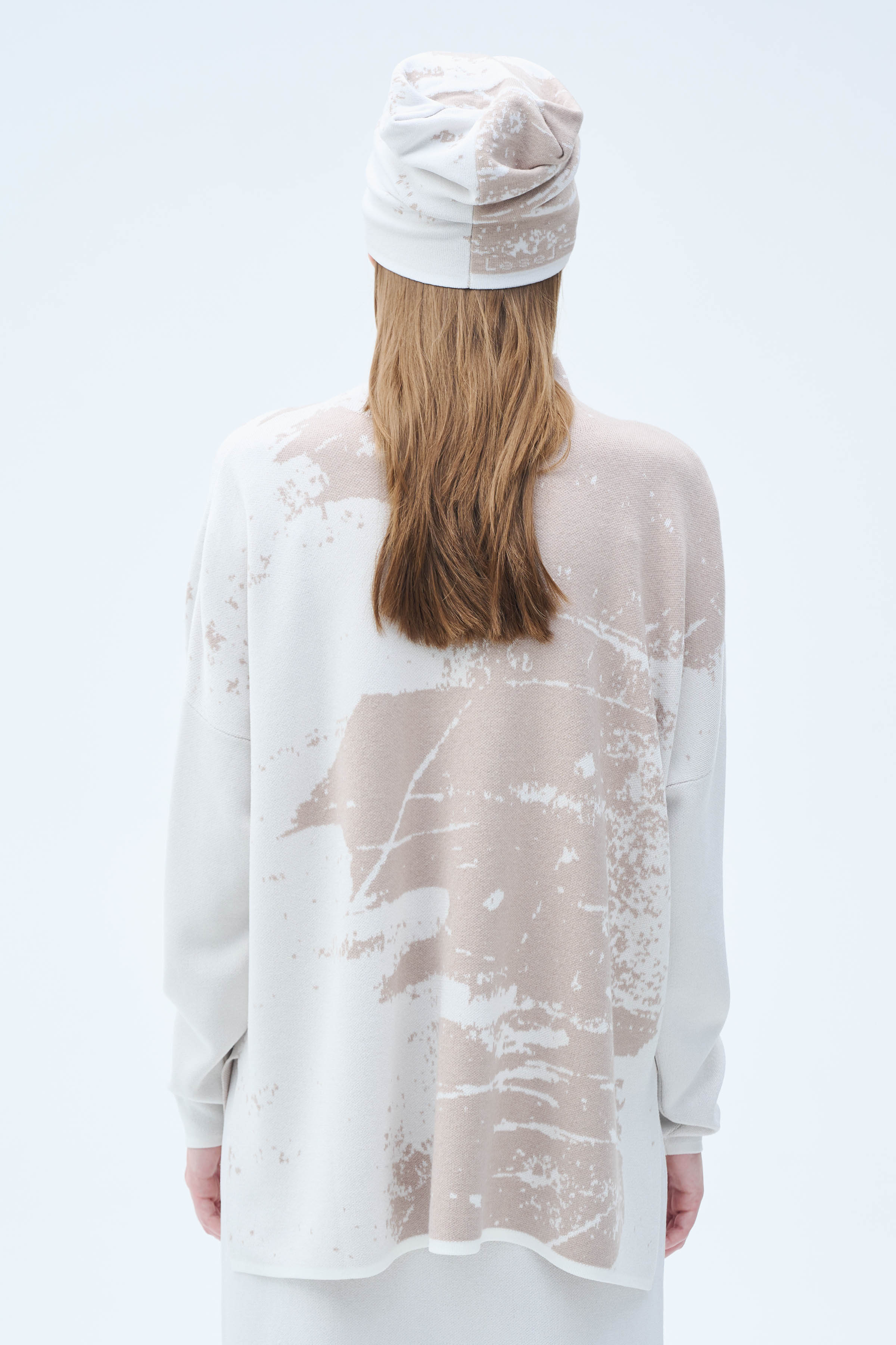 Шапка Инь-Ян 06 Суфле (souffle), 00 Черный (noir), 27 Бордо (burdeaux), 60 Можжевельник (genievre) от Lesel (Лесель)! Заказывайте по ✆ 8 (800) 777 02 37