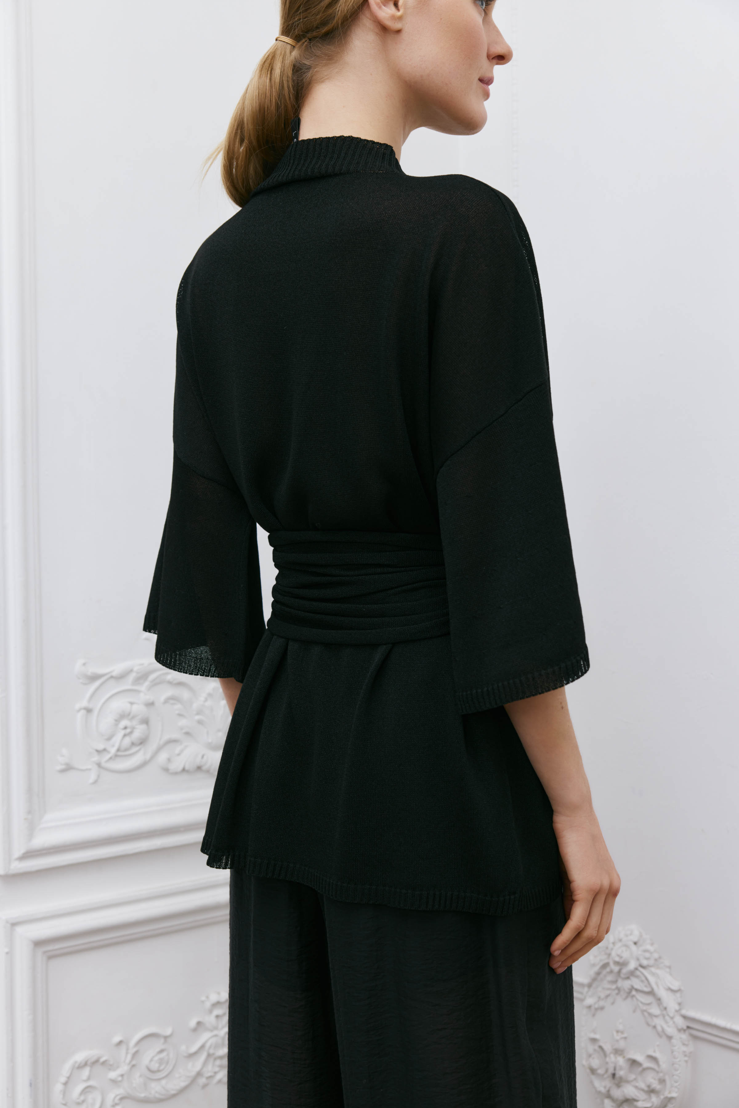 Джемпер с широким рукавом и поясом