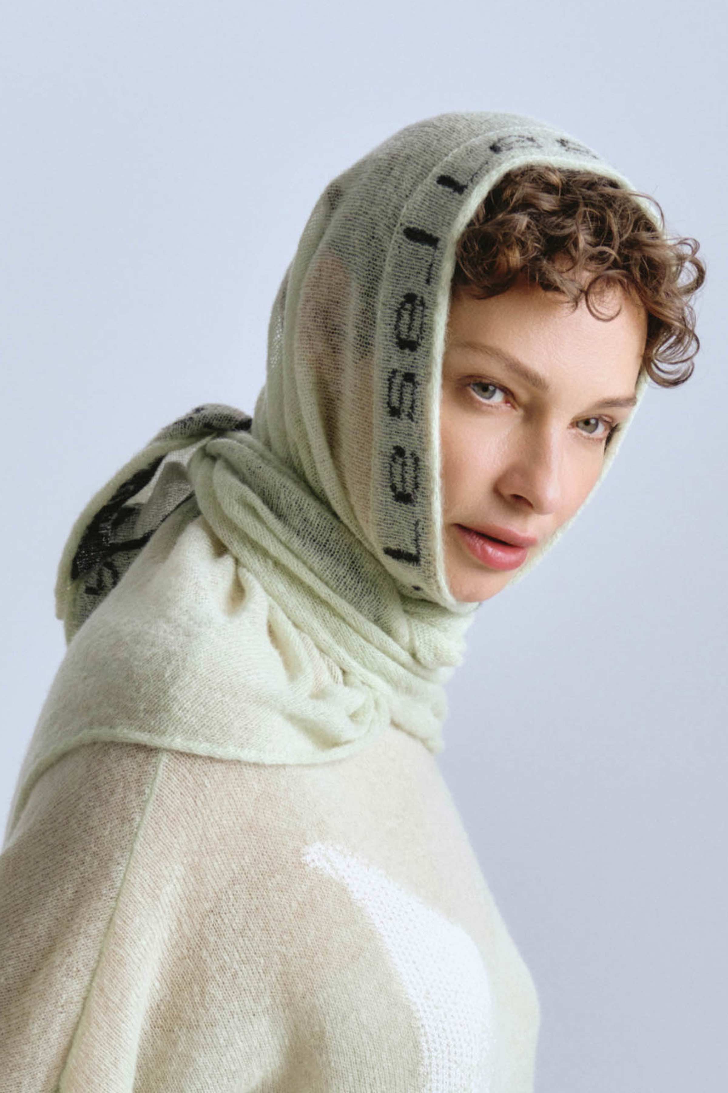 Косынка Воздух 62 Хризолит (chrysolithe), 00 Черный (noir), 06 Суфле (souffle), 10 Серый (grise), 27 Бордо (burdeaux), 79 Гербарий (herbal), 31 Фиолетовый (violet) от Lesel (Лесель)! Заказывайте по ✆ 8 (800) 777 02 37