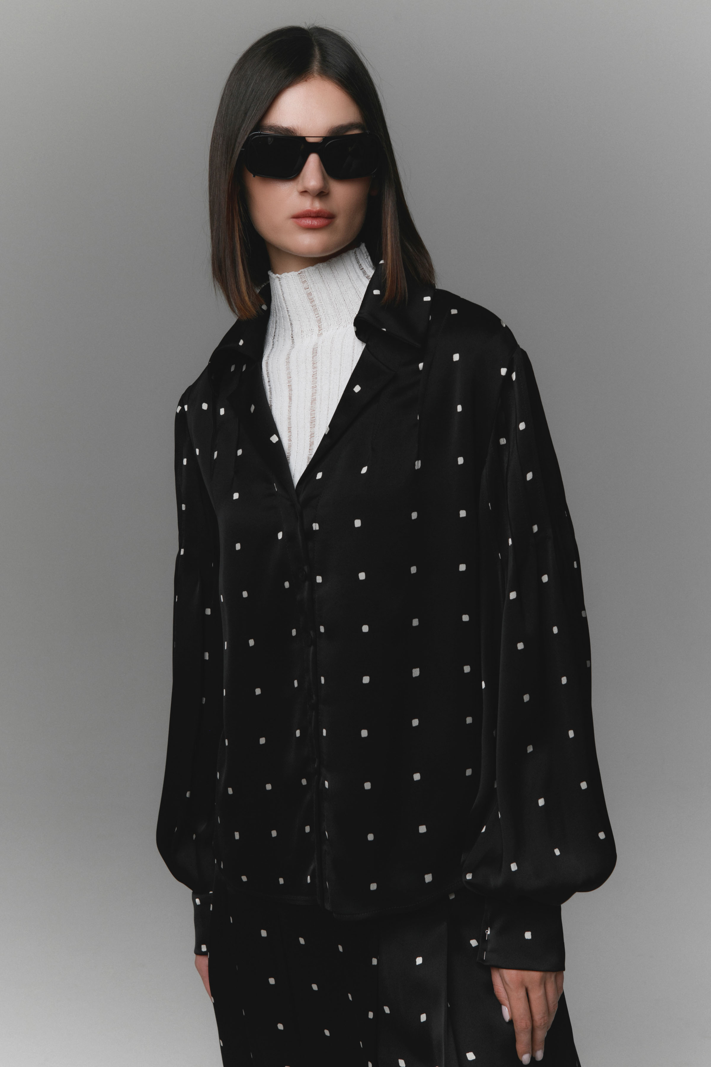 Блуза с защипами "Ночные окна", атласная