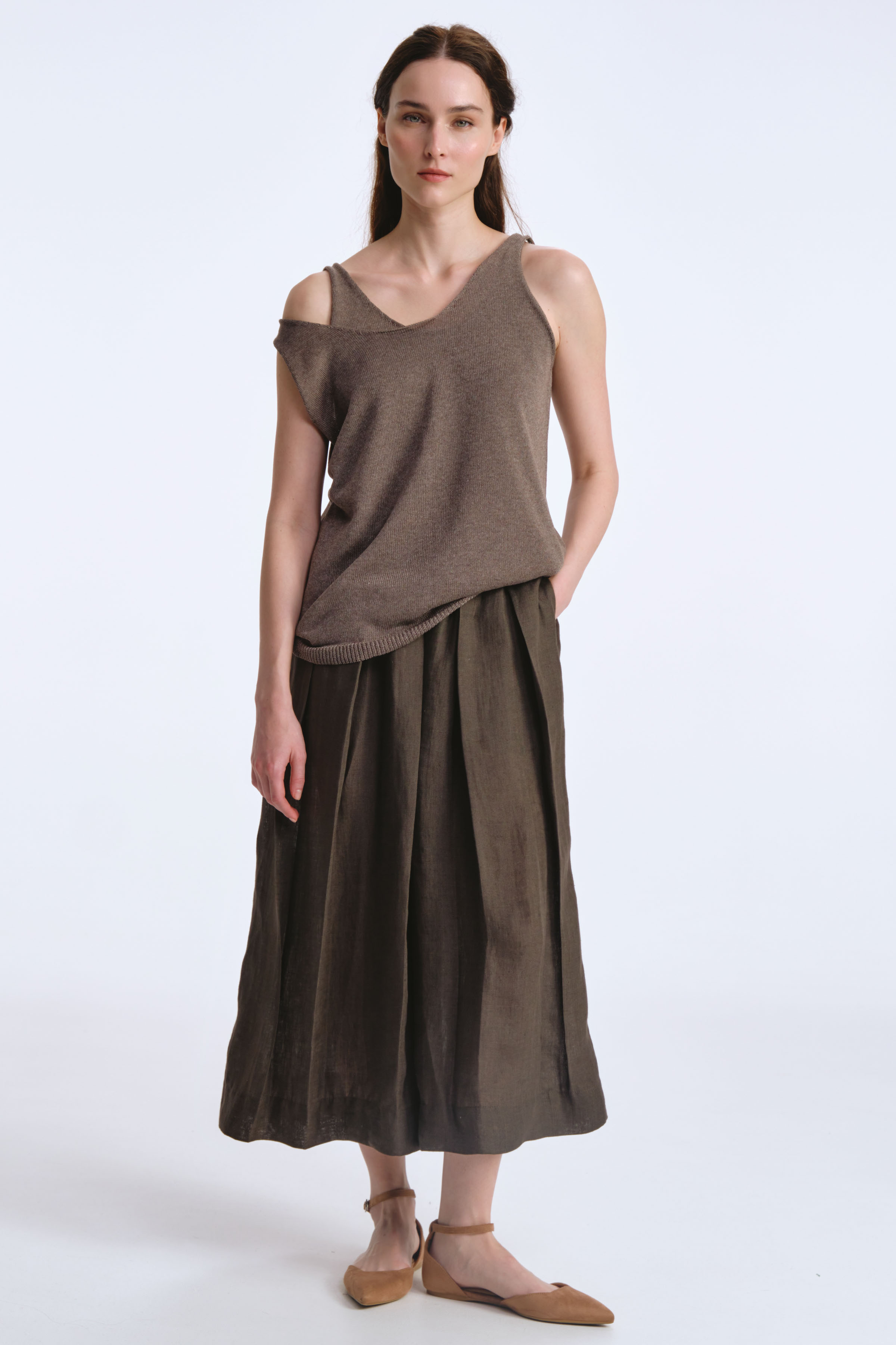 Юбка-брюки с широкими защипами 74 Тень (ombre), 64 Эвкалипт (eucalyptus), 38 Джинсовый (denim), 94 Темная медь (dark copper) от Lesel (Лесель)! Заказывайте по ✆ 8 (800) 777 02 37