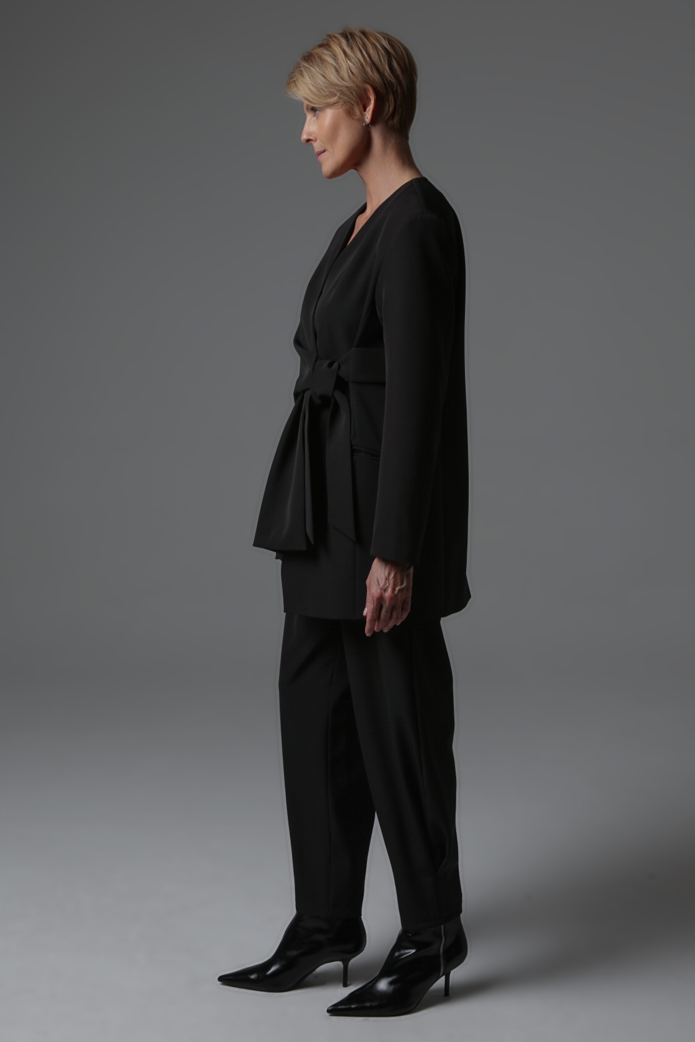 Жакет полуприталенный со складками